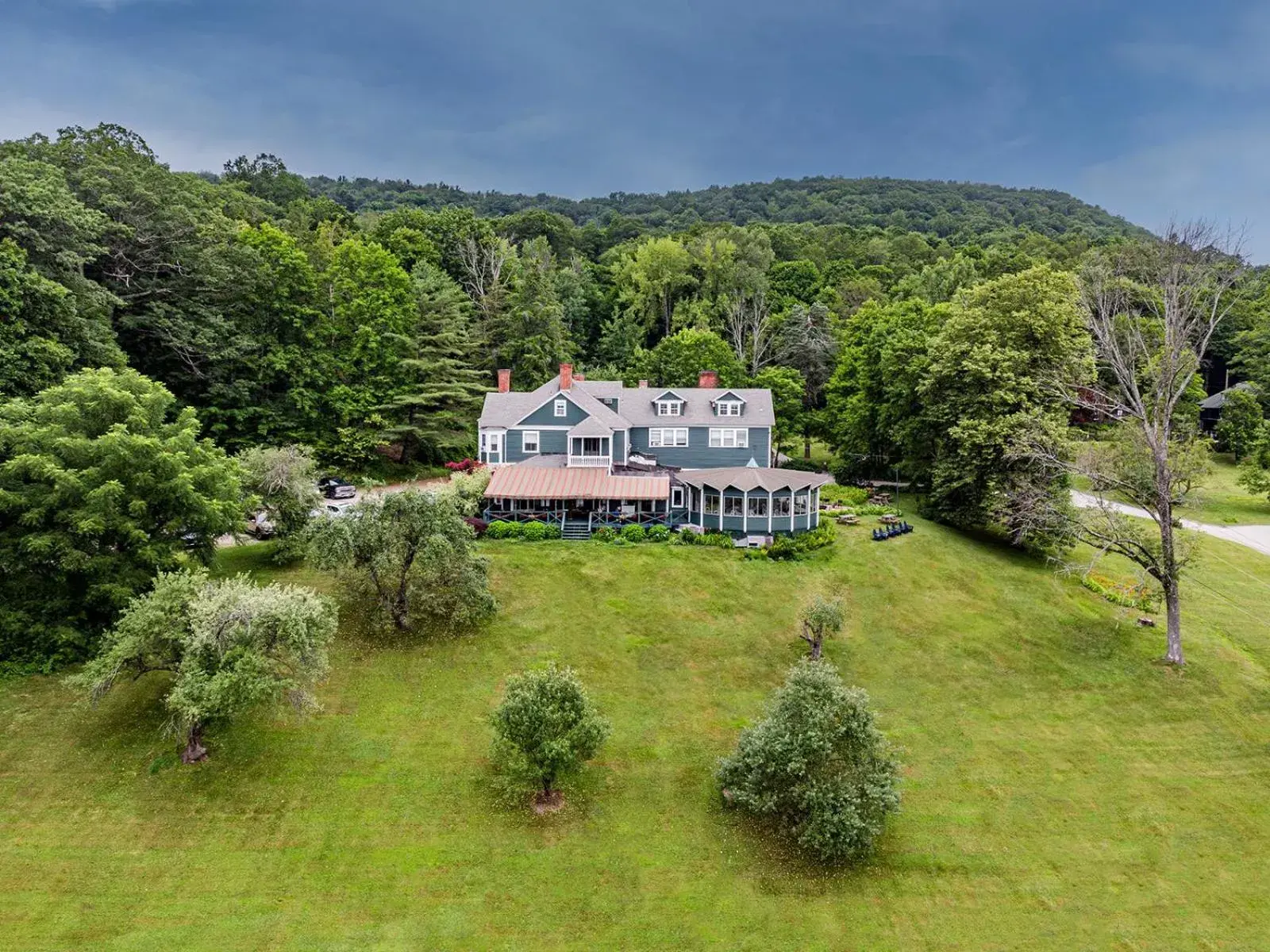 Property building in Apple Tree Inn Property building in Apple Tree Inn