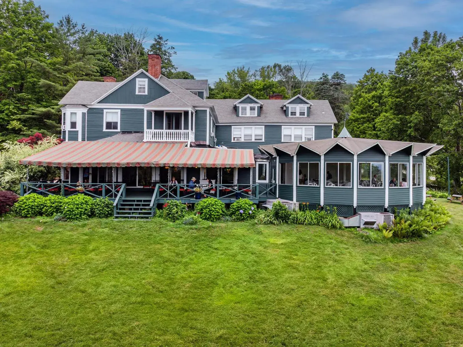 Property building in Apple Tree Inn Property building in Apple Tree Inn