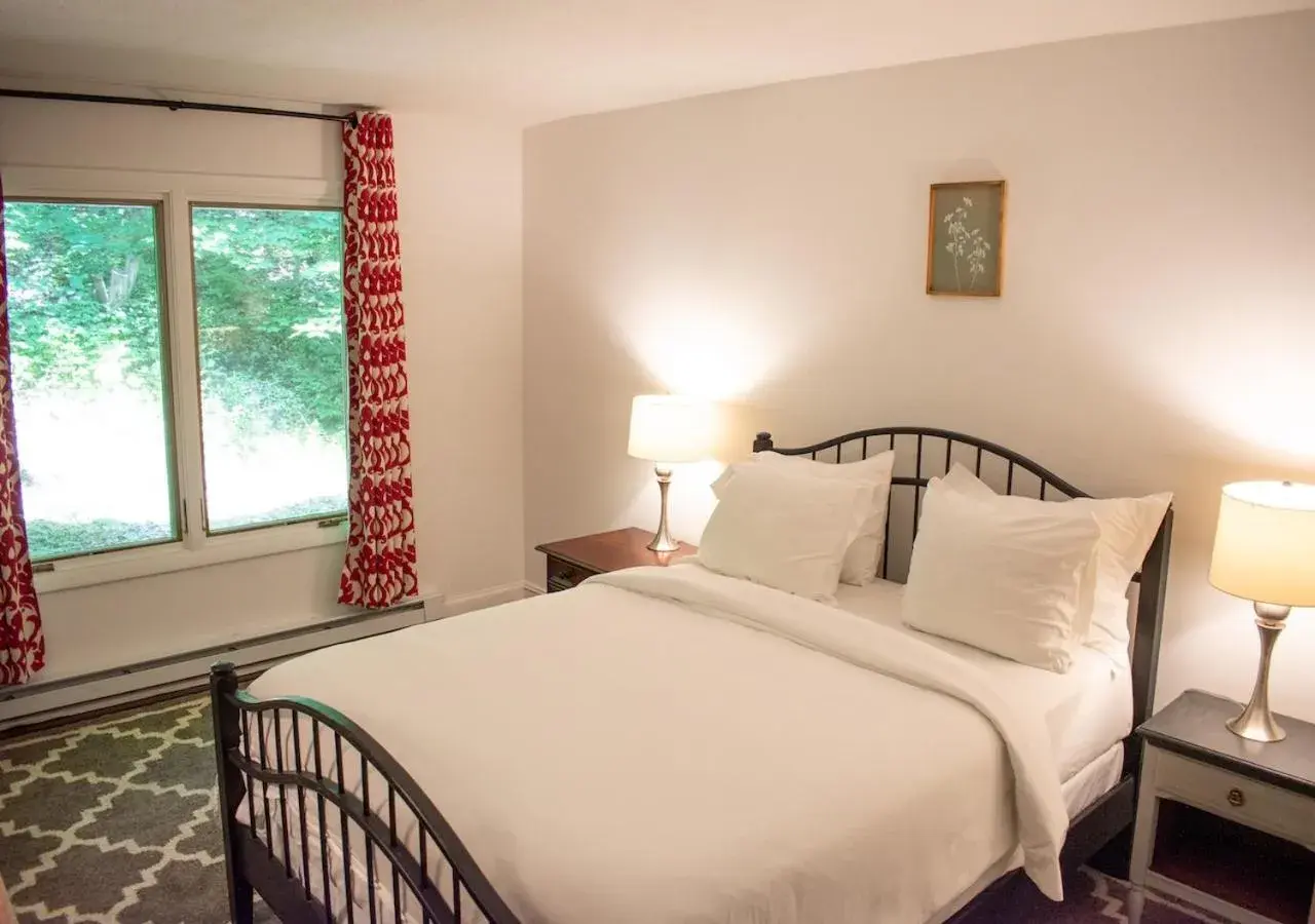 Lodge Queen, Woods View (Separate Building) in Apple Tree Inn Lodge Queen, Woods View (Separate Building) in Apple Tree Inn