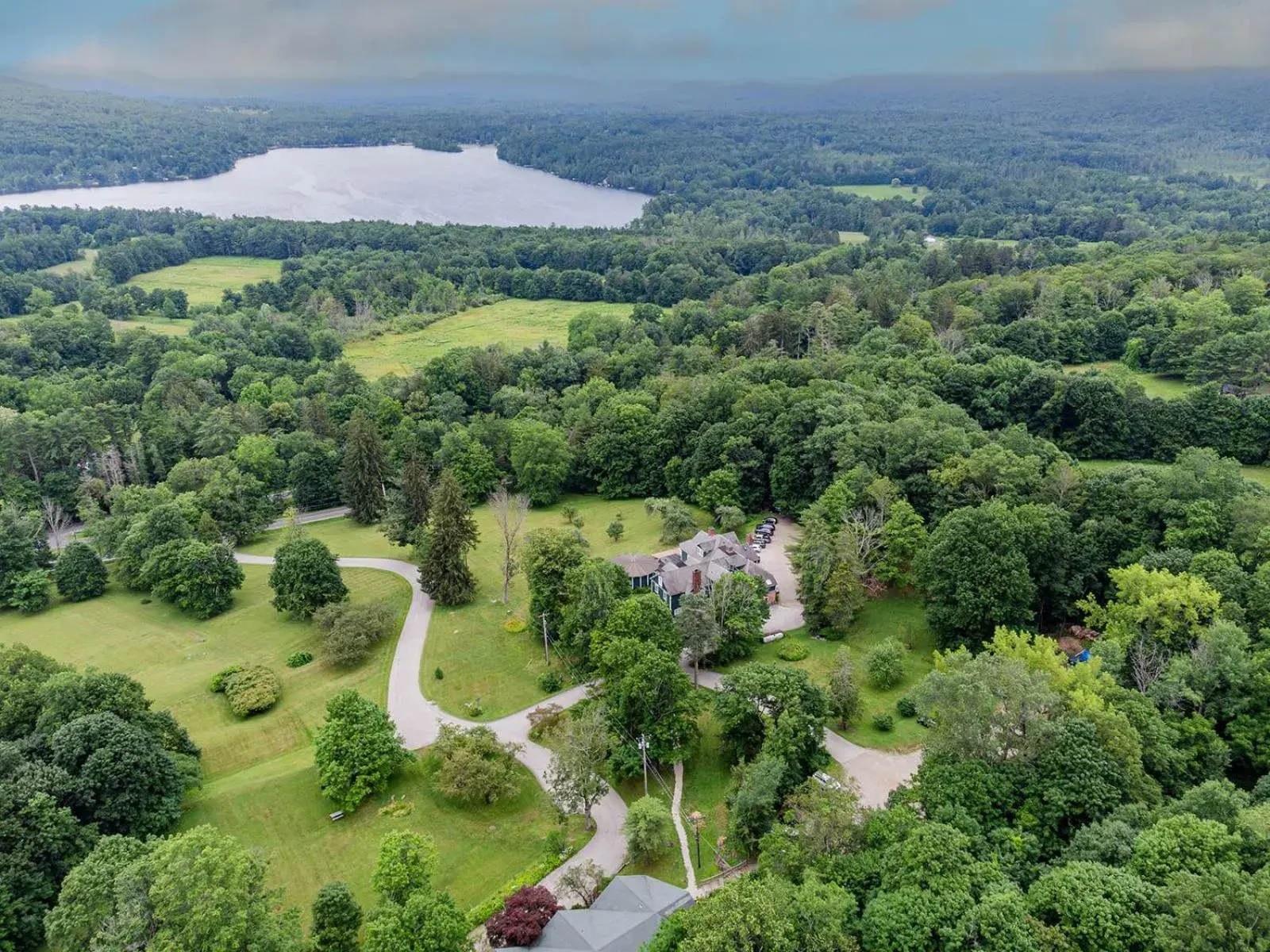 Property building in Apple Tree Inn Property building in Apple Tree Inn