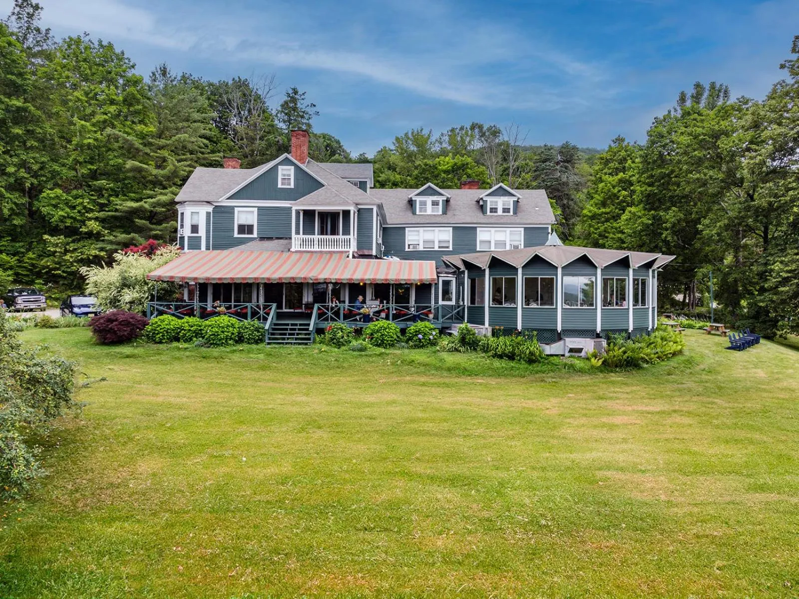 Property building in Apple Tree Inn
