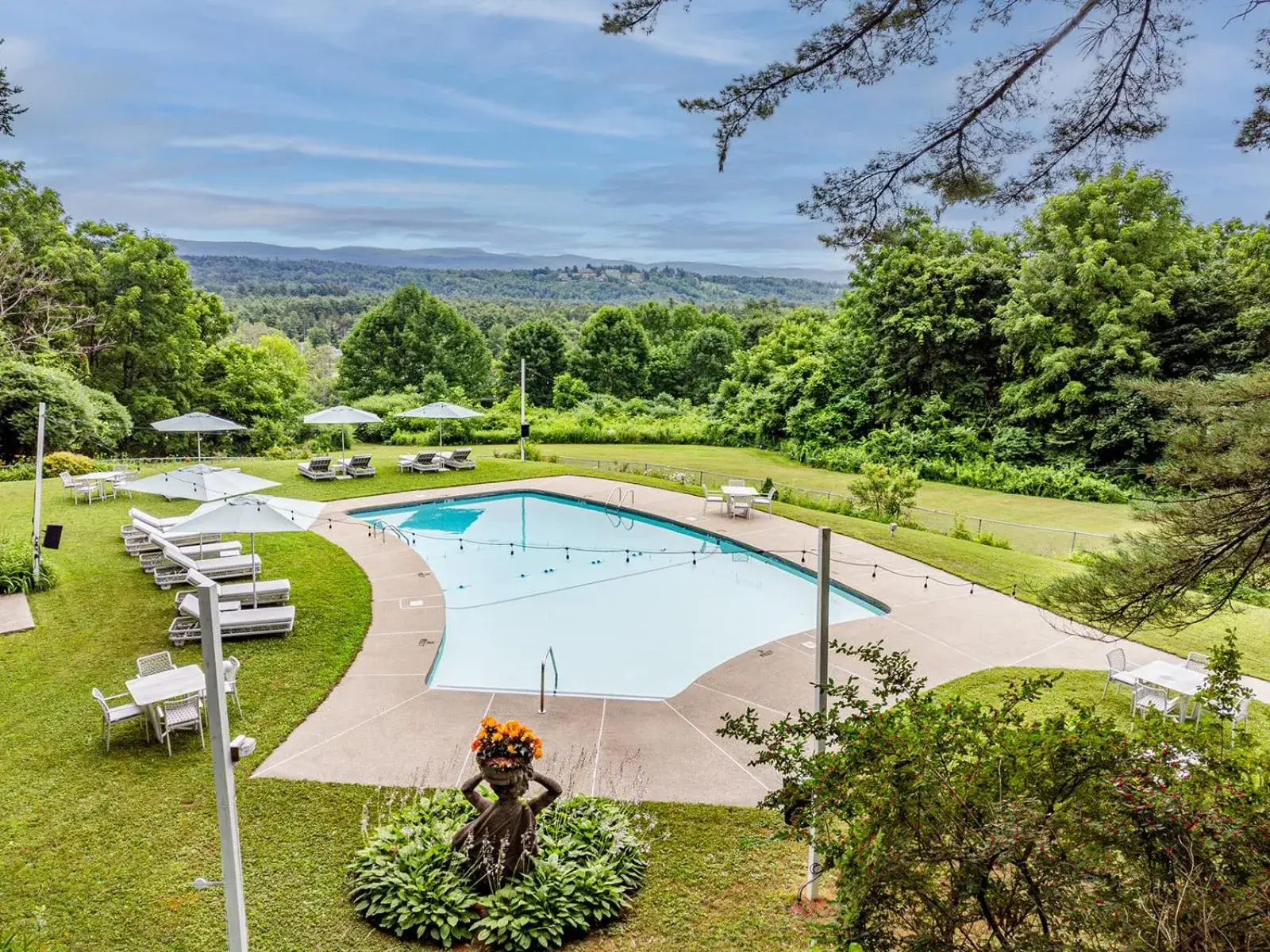 Swimming pool in Apple Tree Inn Swimming pool in Apple Tree Inn