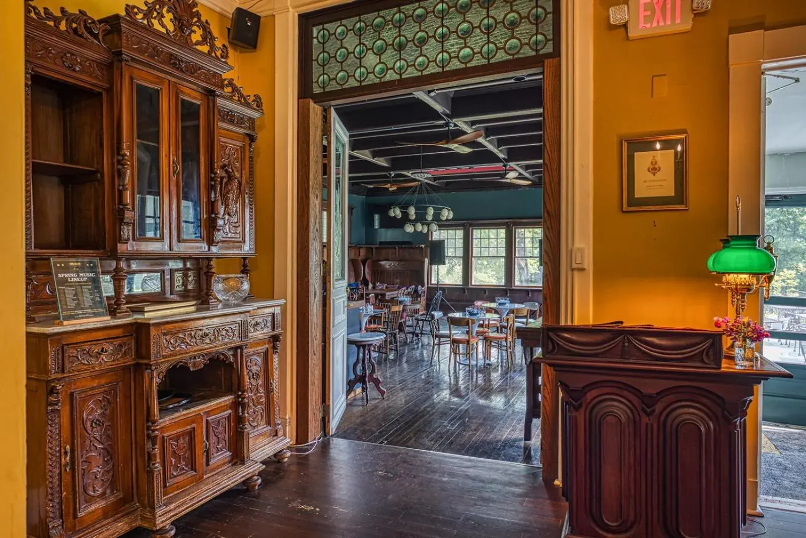 Lounge or bar in Apple Tree Inn Lounge or bar in Apple Tree Inn