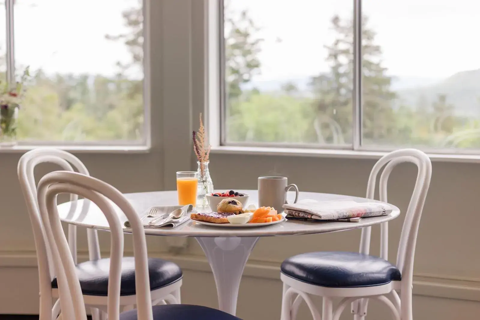 Breakfast in Apple Tree Inn Breakfast in Apple Tree Inn