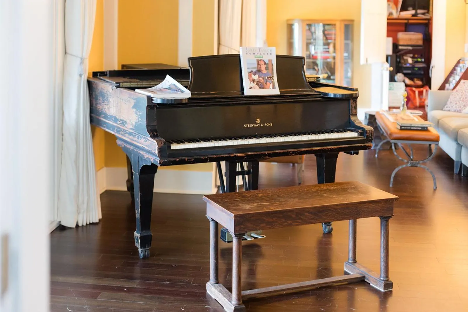 Lounge or bar in Apple Tree Inn
