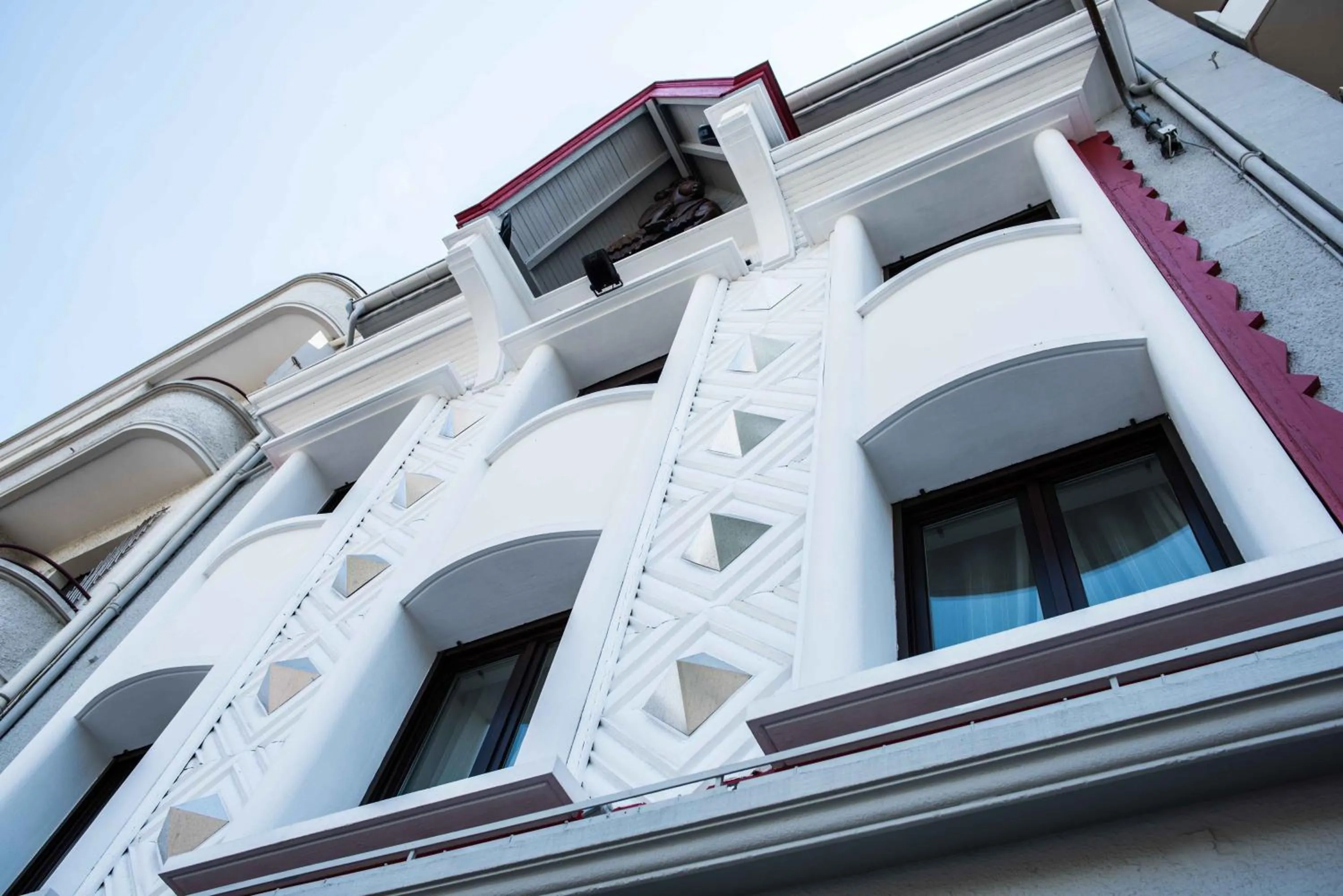 Facade/entrance in Hotel Thonon Centre Le Comte Rouge