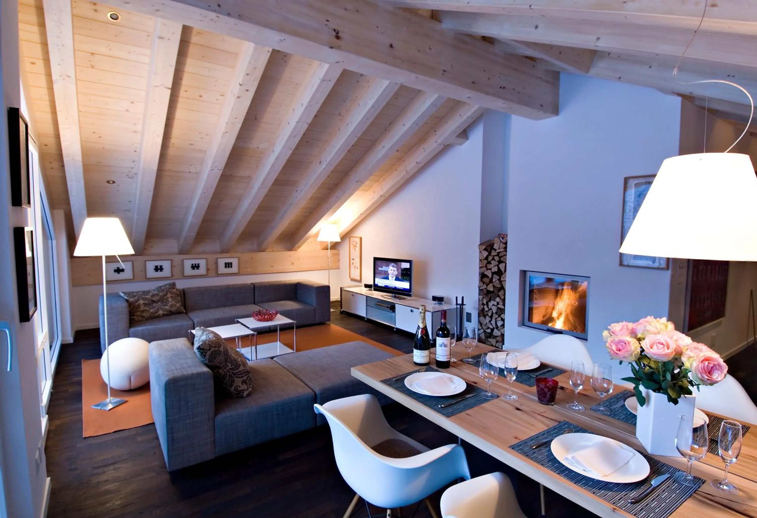 Living room, Bed in Chalet Altesse - Premium Apartments