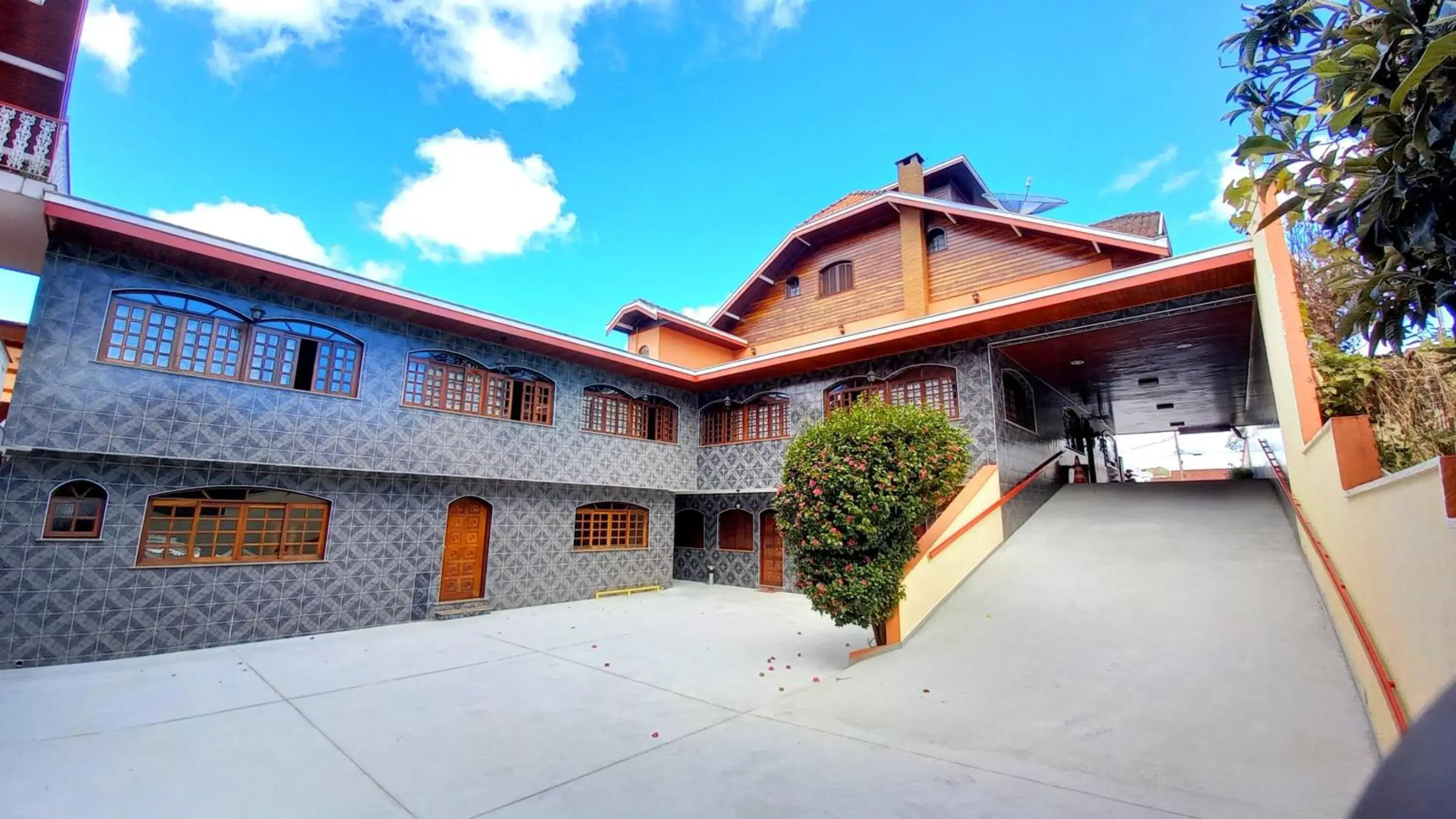 Property building in Hotel Shallon Property building in Hotel Shallon