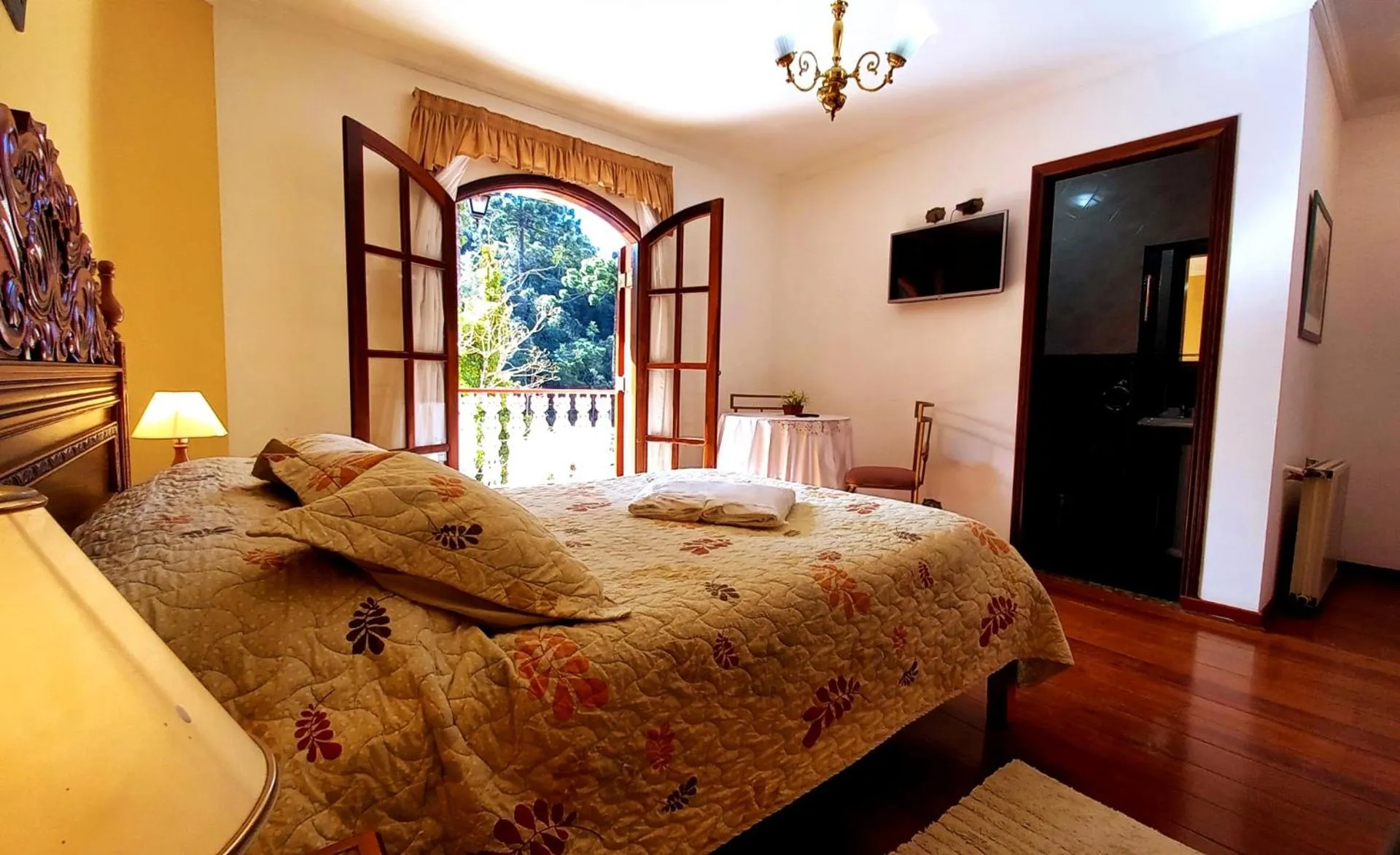 Bed in Hotel Shallon