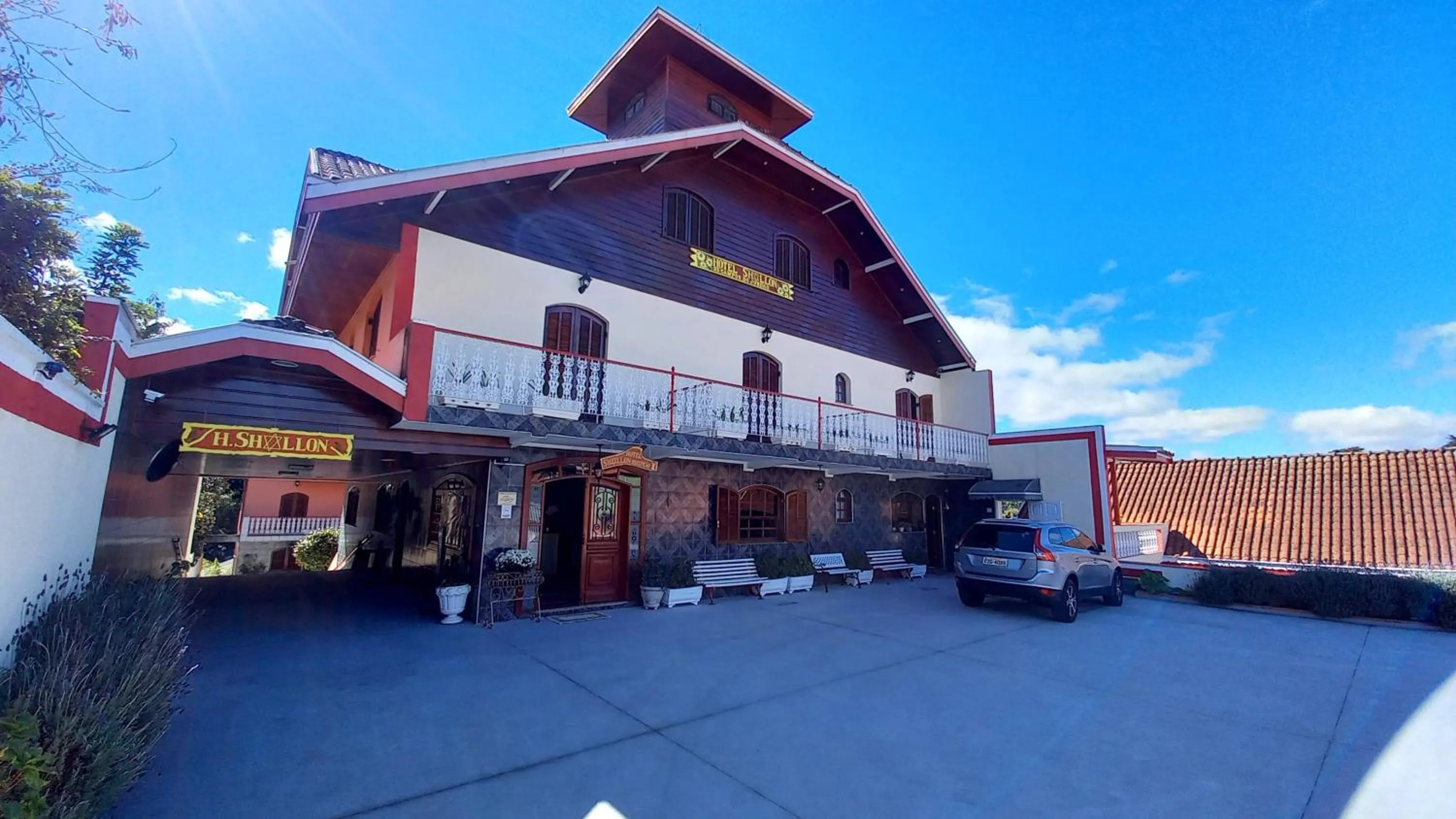 Property building in Hotel Shallon