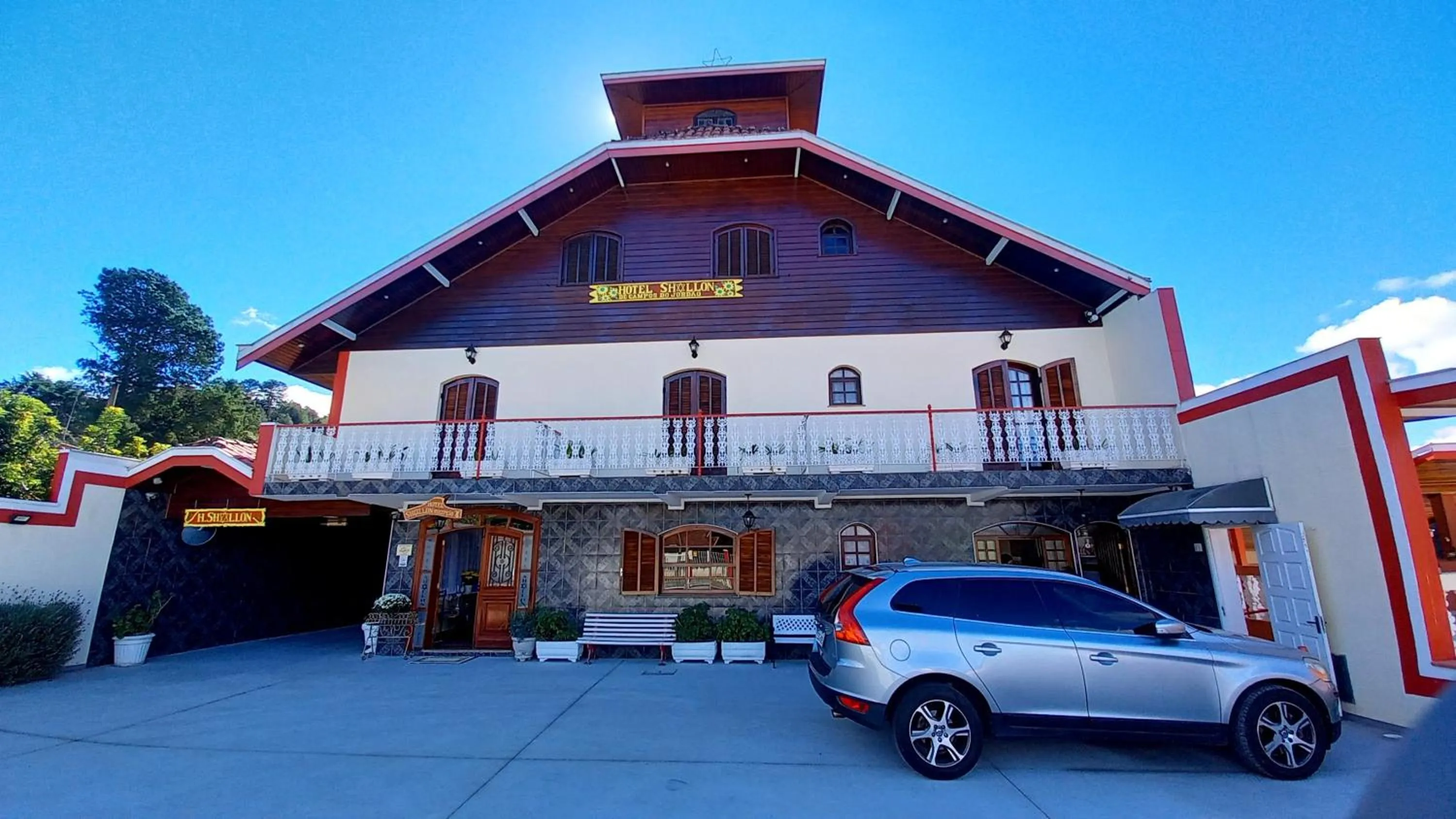 Property building in Hotel Shallon