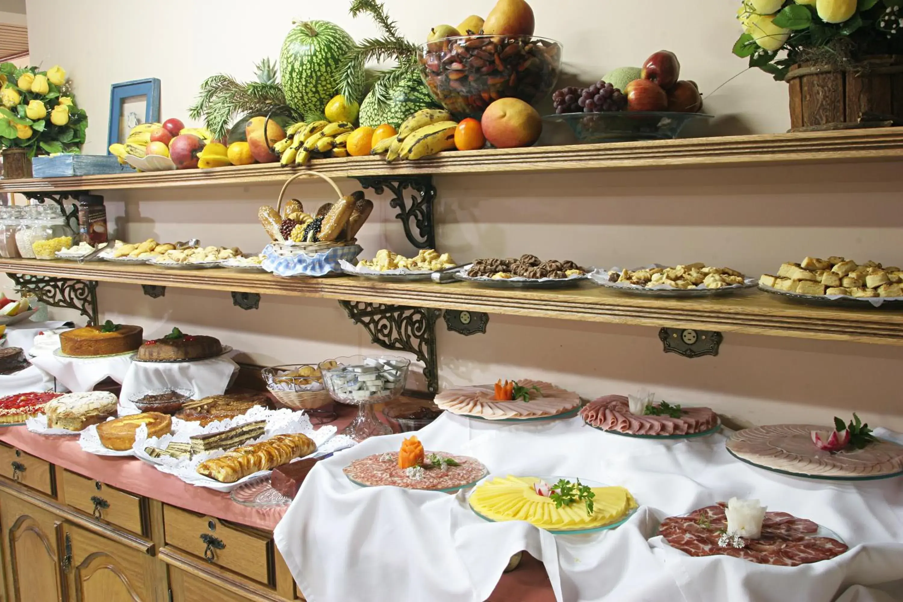 Breakfast in Hotel Shallon Breakfast in Hotel Shallon