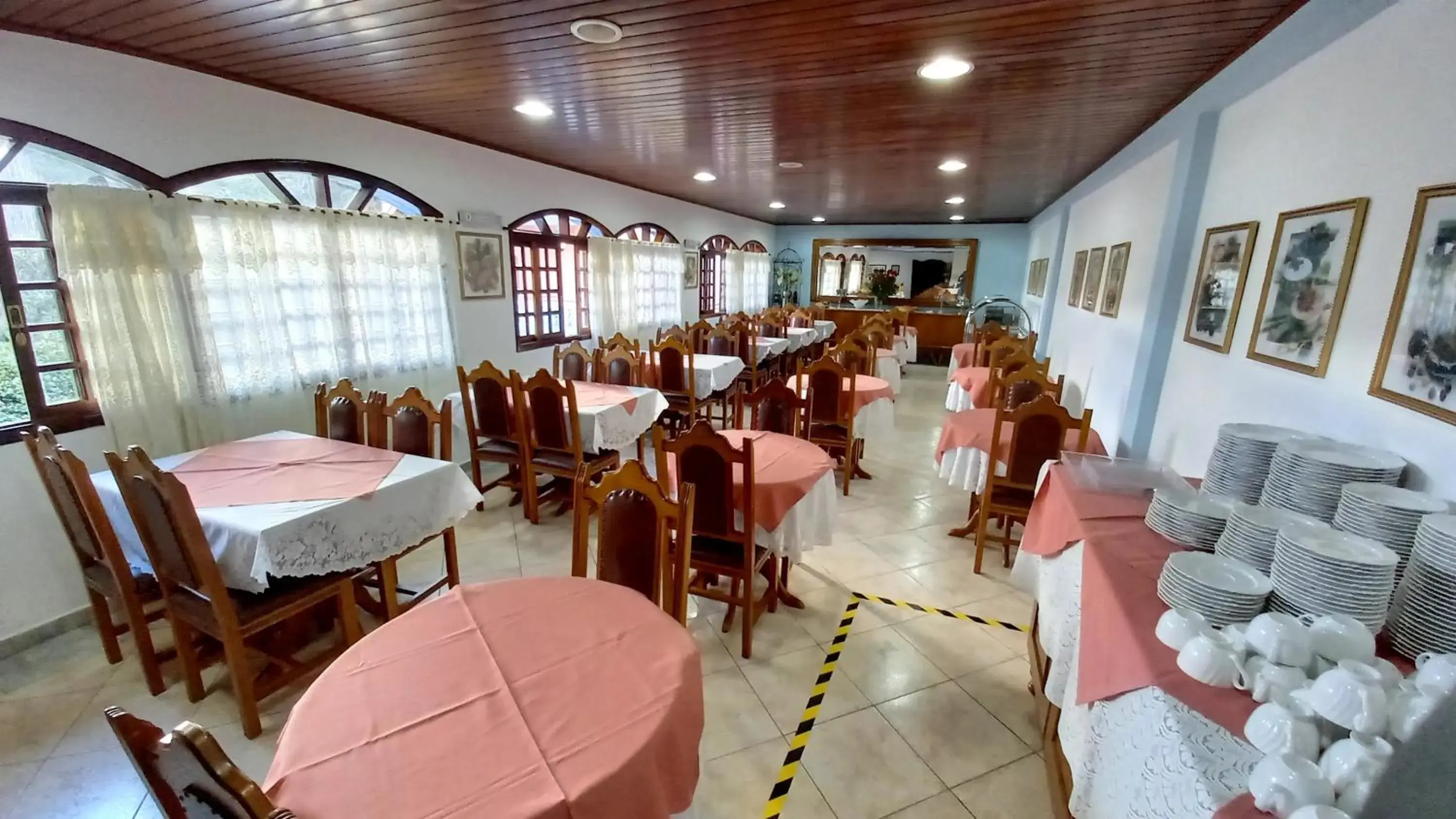 Restaurant/places to eat in Hotel Shallon Restaurant/places to eat in Hotel Shallon