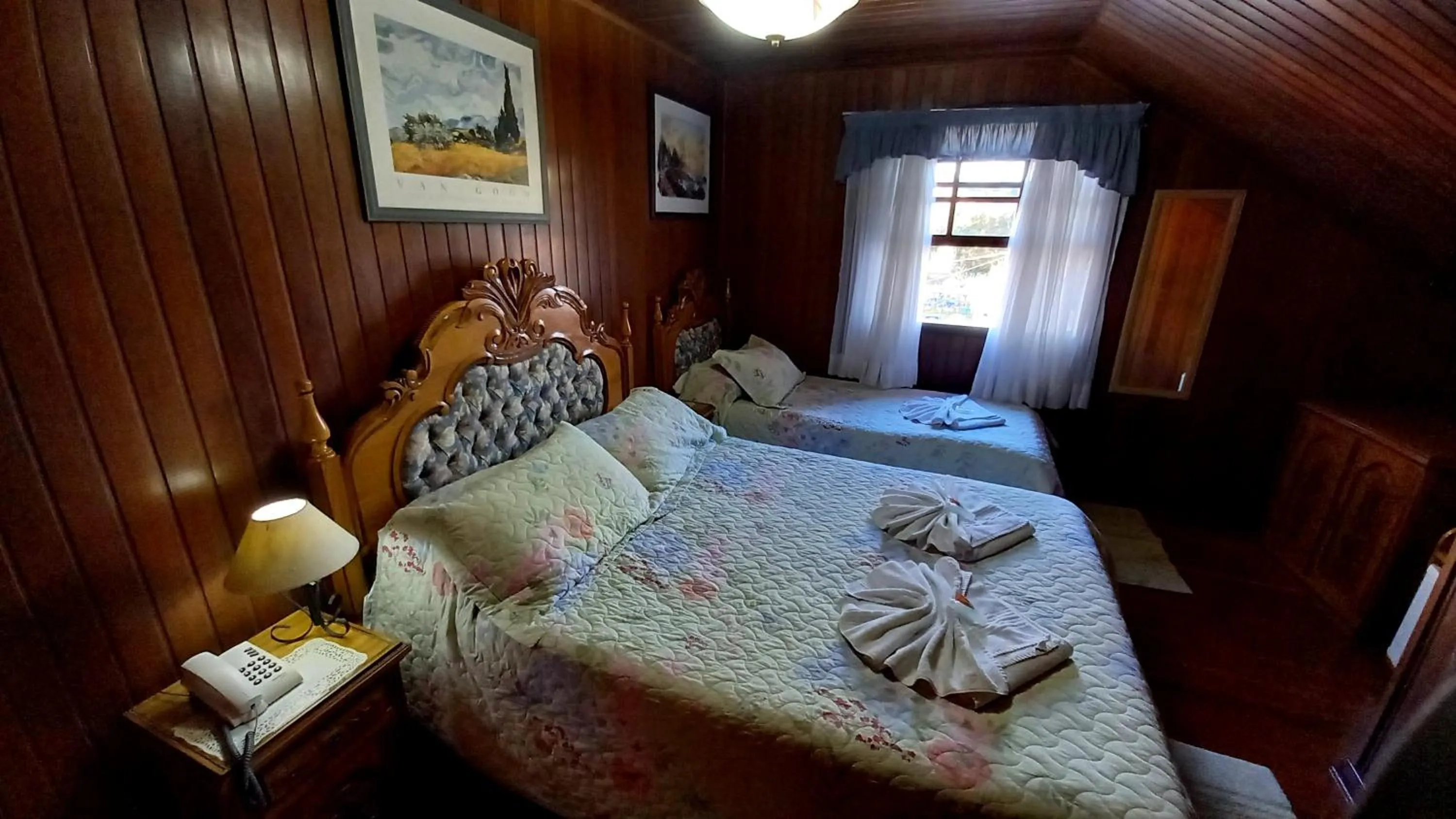 Bedroom, Bed in Hotel Shallon