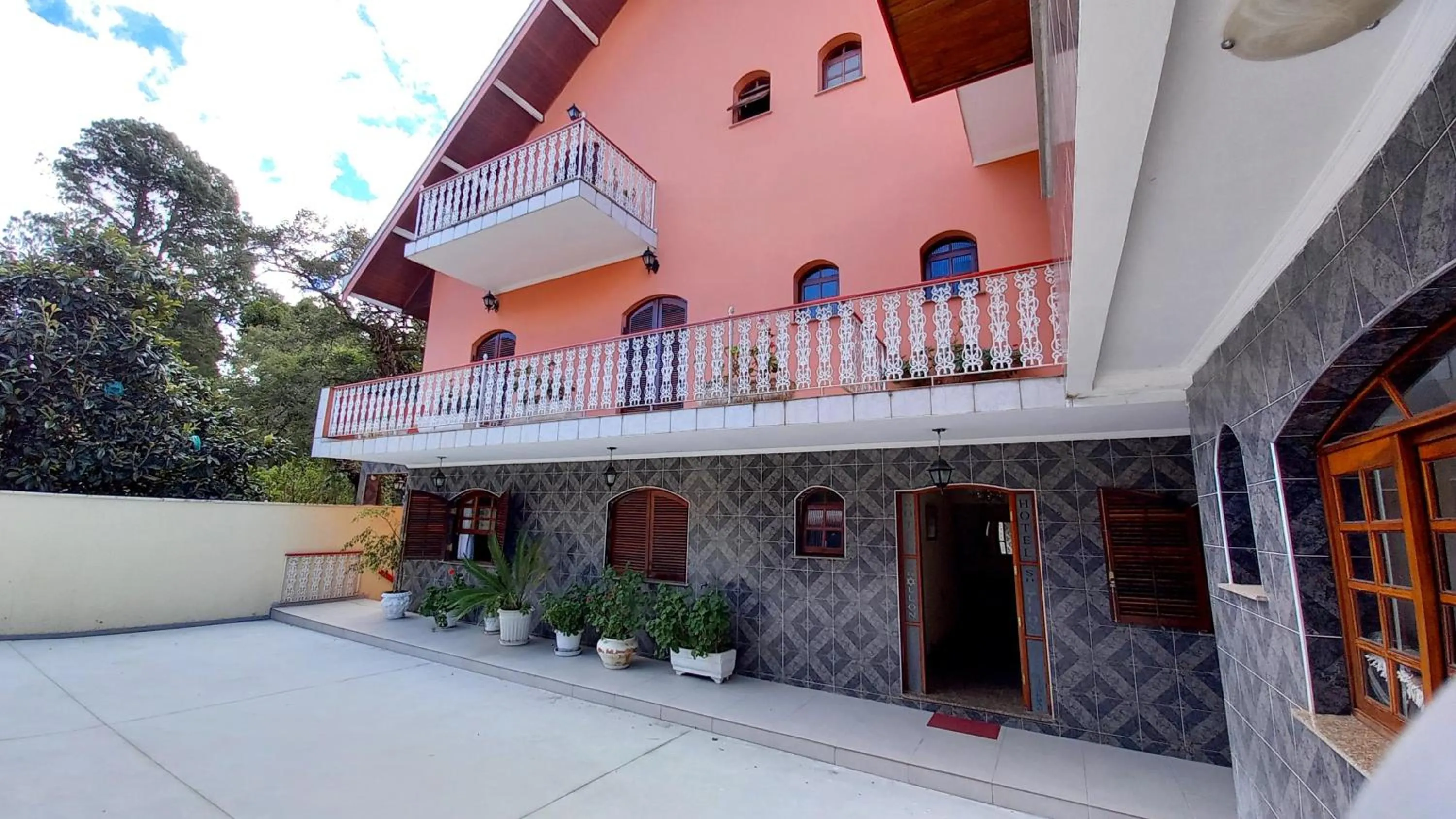 Property building in Hotel Shallon