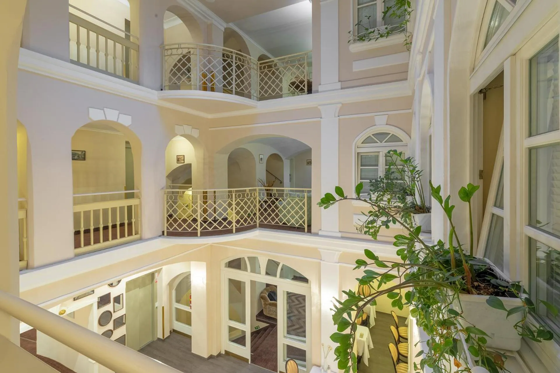 Area and facilities in Promenáda Romantic Hotel