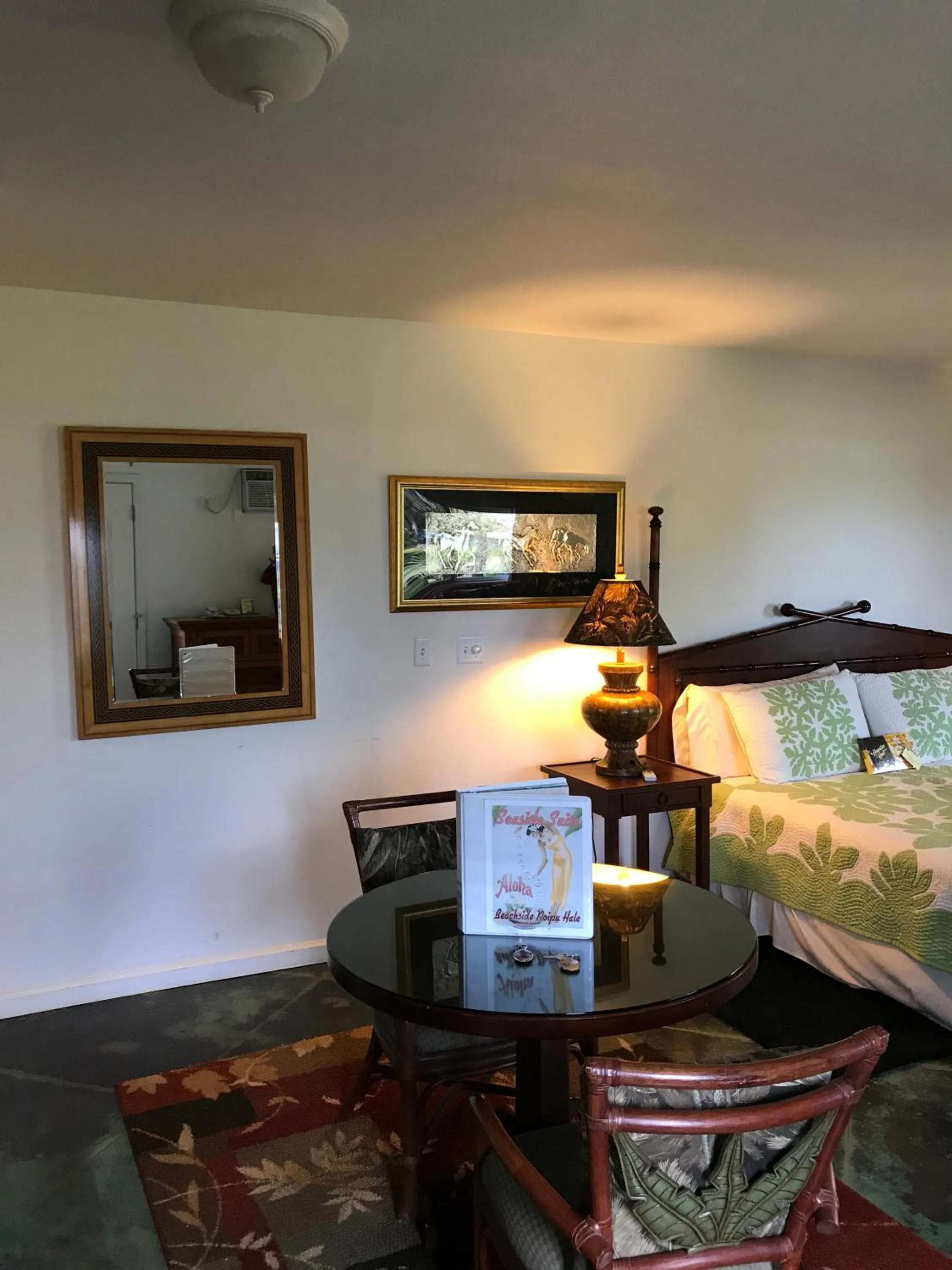Dining area in Hale Pua Villa - Seaside Studio
