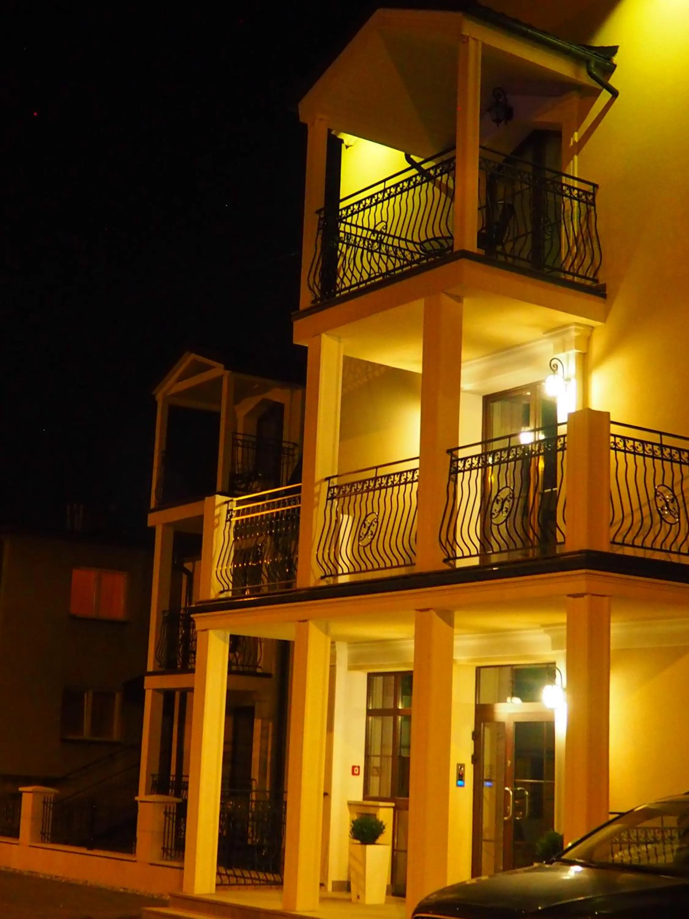 Property building in Willa Anna