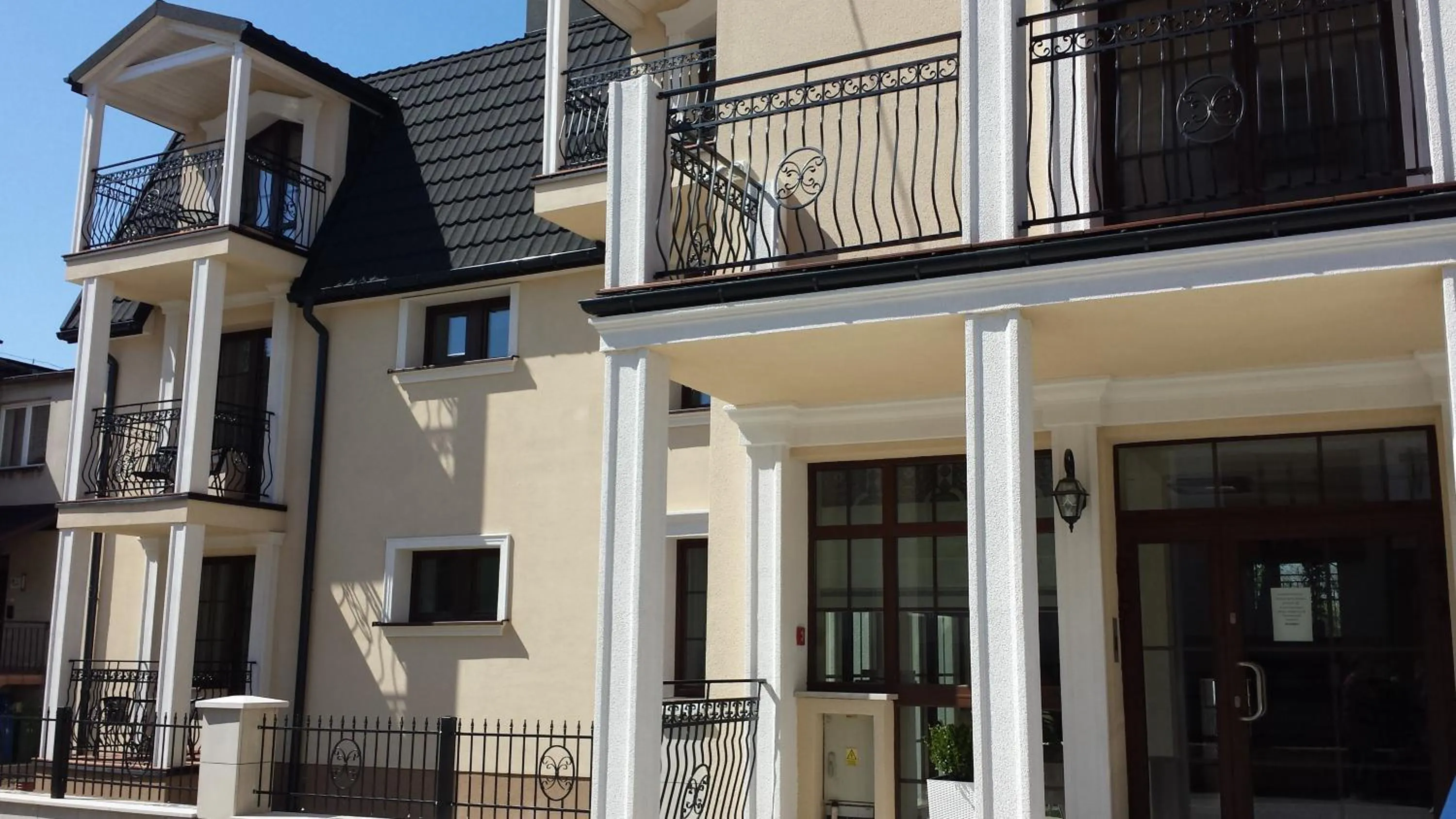 Property building in Willa Anna