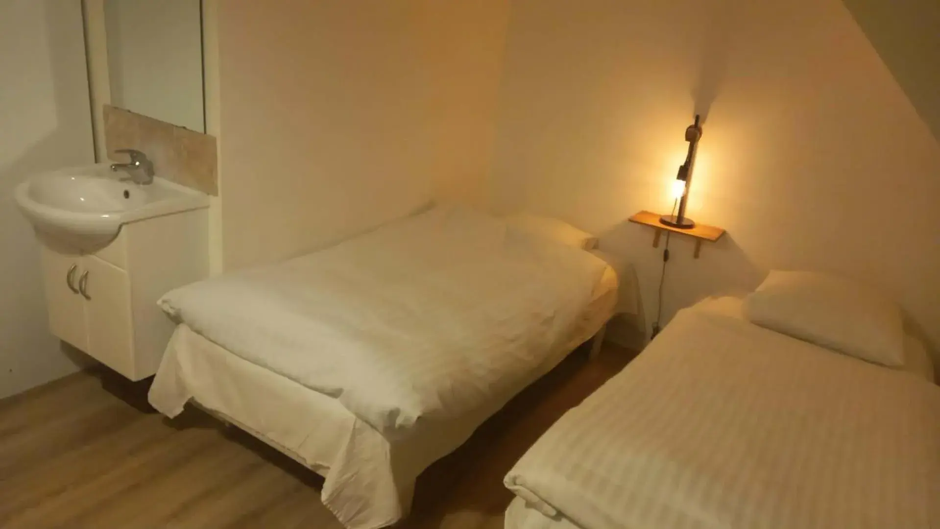Double or Twin Room with Shared Bathroom in Møn Klintholm Vintage B&B Double or Twin Room with Shared Bathroom in Møn Klintholm Vintage B&B