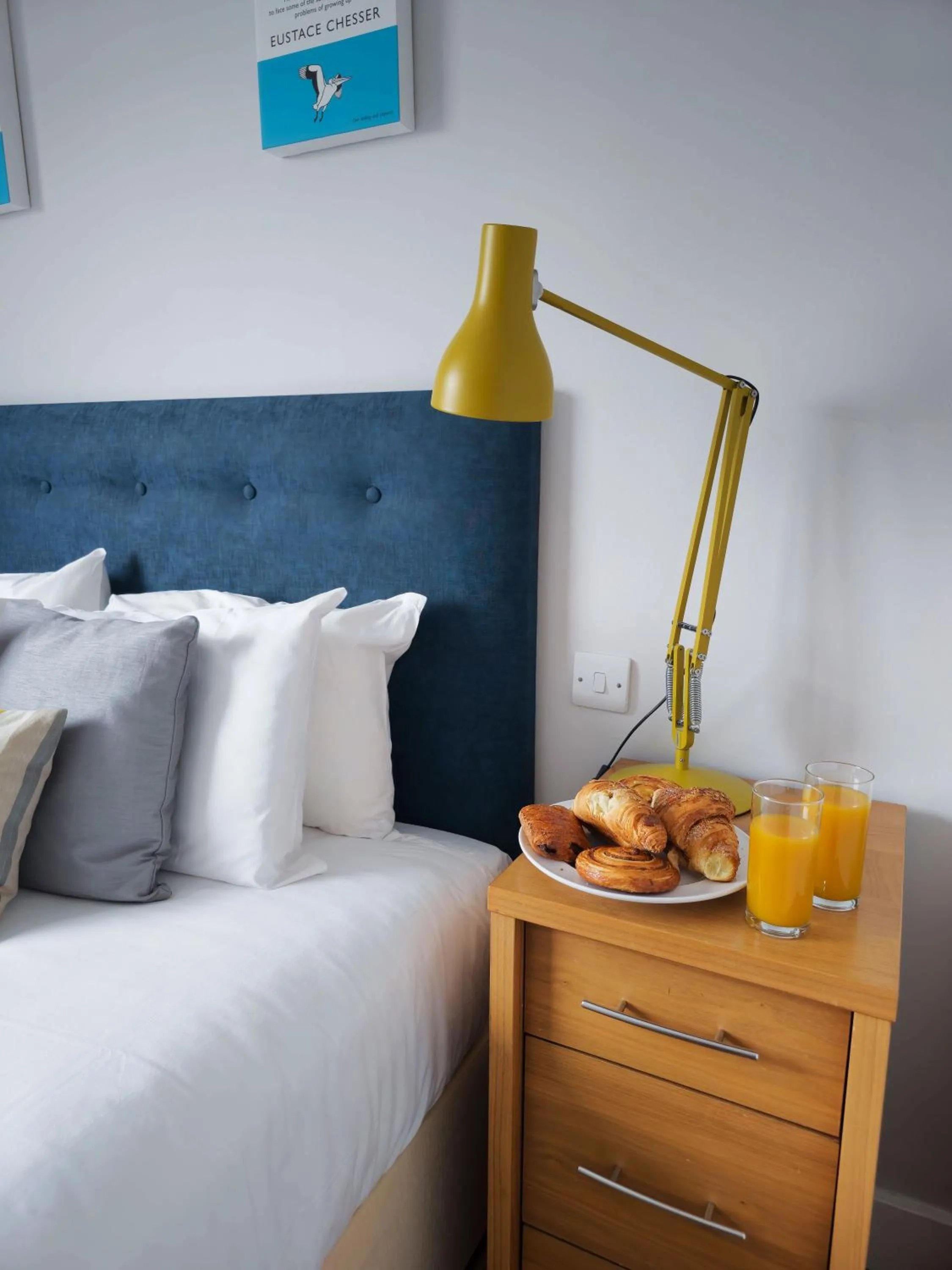 Bedroom, Bed in HQ Aparthotel Farnborough