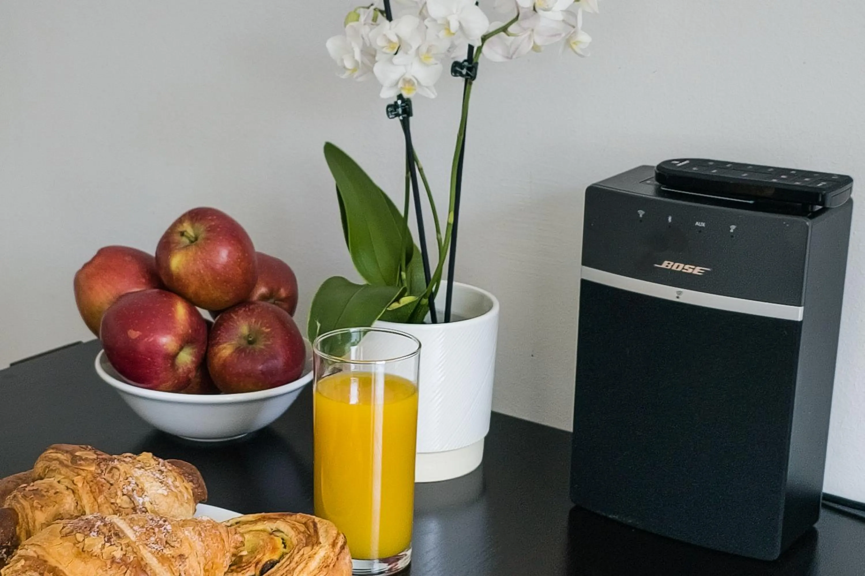kitchen in HQ Aparthotel Farnborough