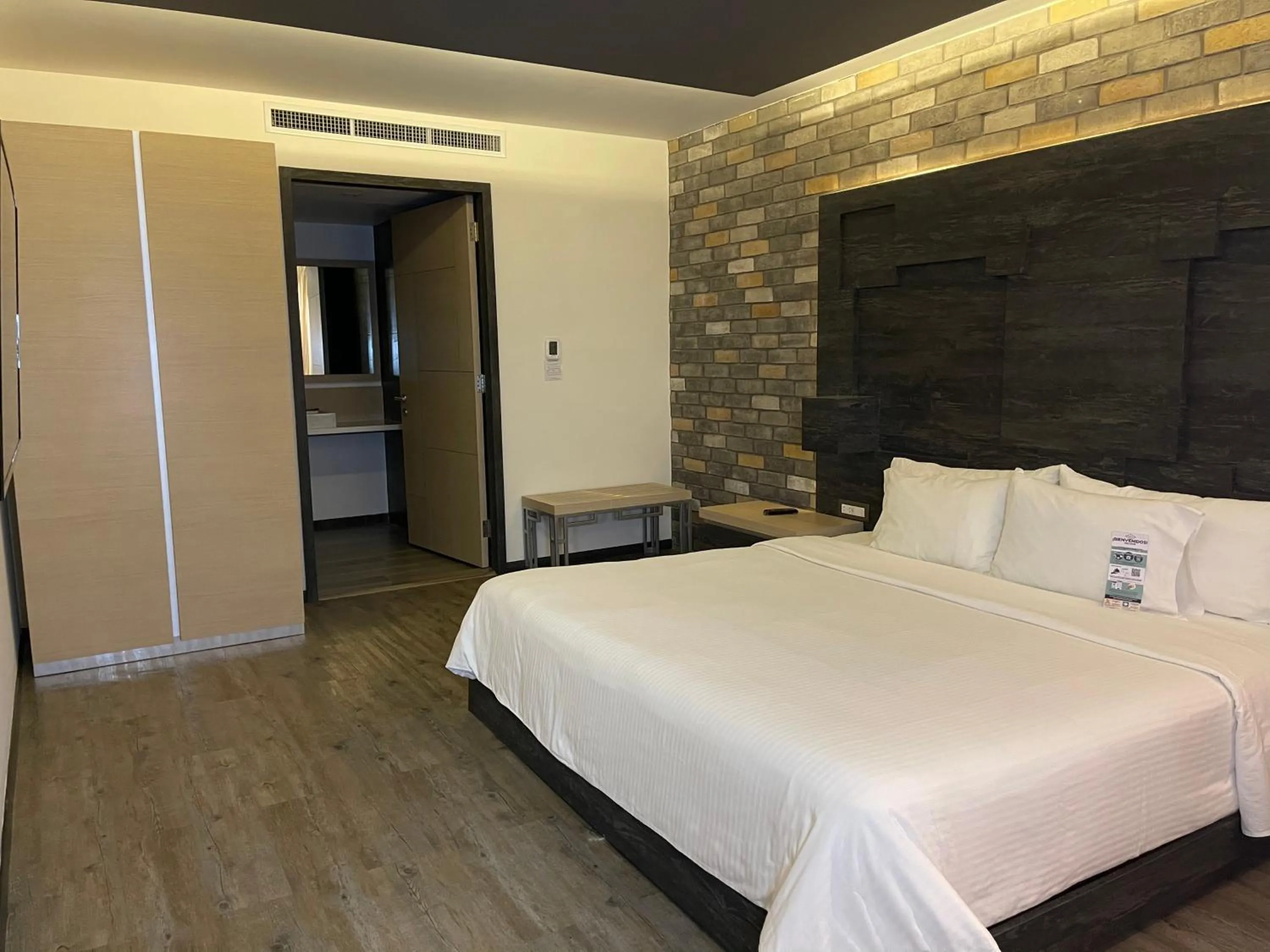 Photo of the whole room, Bed in Hotel Punto MX