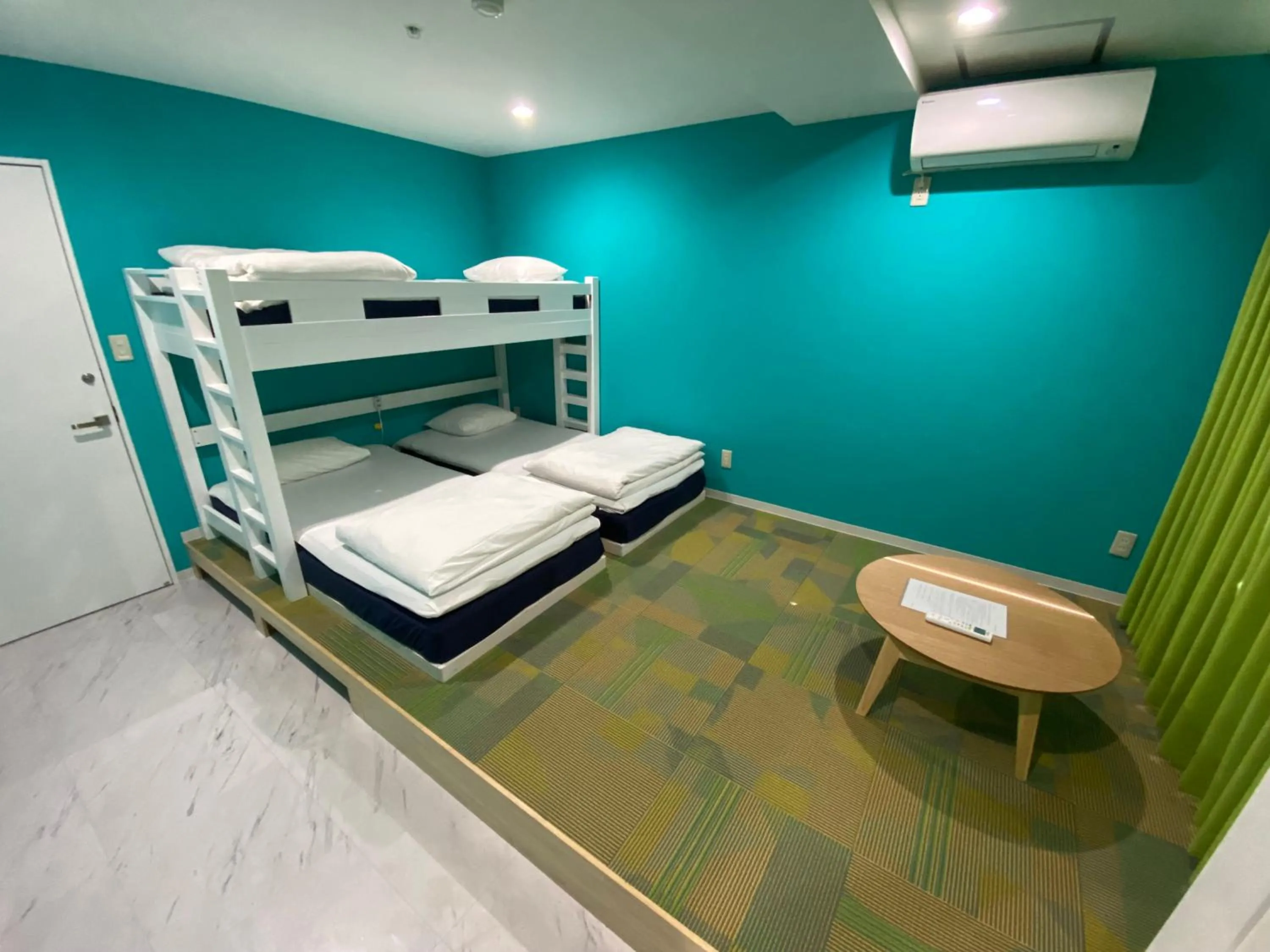 Photo of the whole room, Bed in Hostel Anchorage