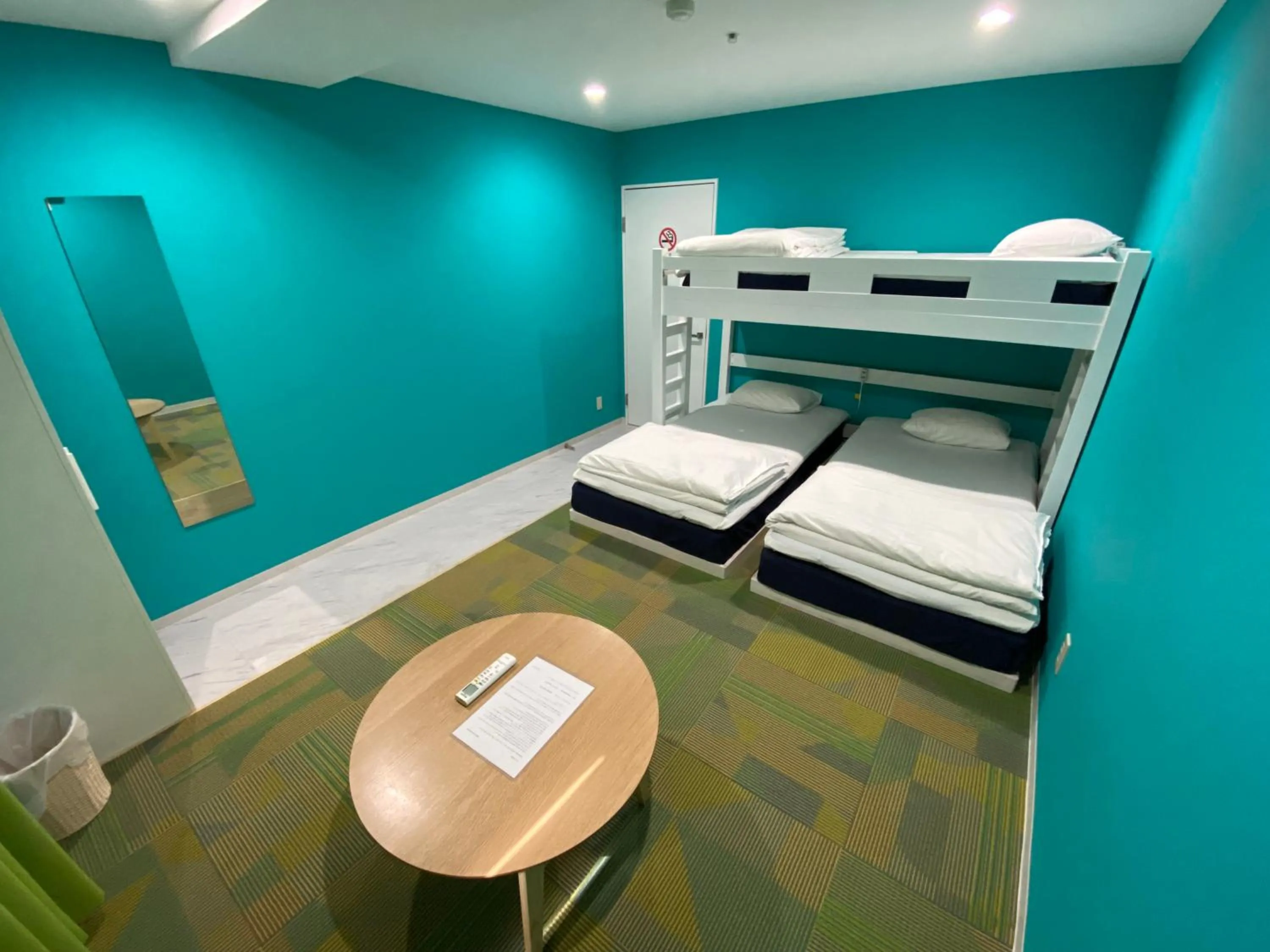 Photo of the whole room, Bed in Hostel Anchorage