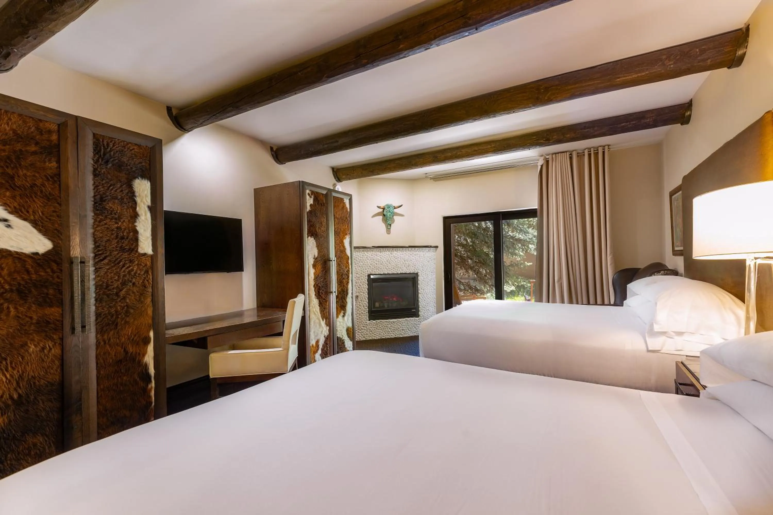 Bed in El Monte Sagrado Resort & Spa