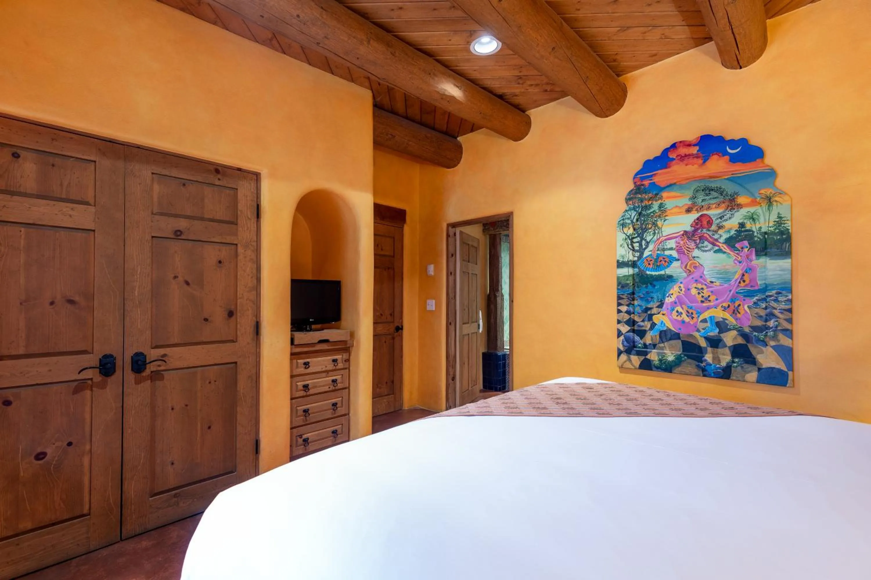 Bed in El Monte Sagrado Resort & Spa