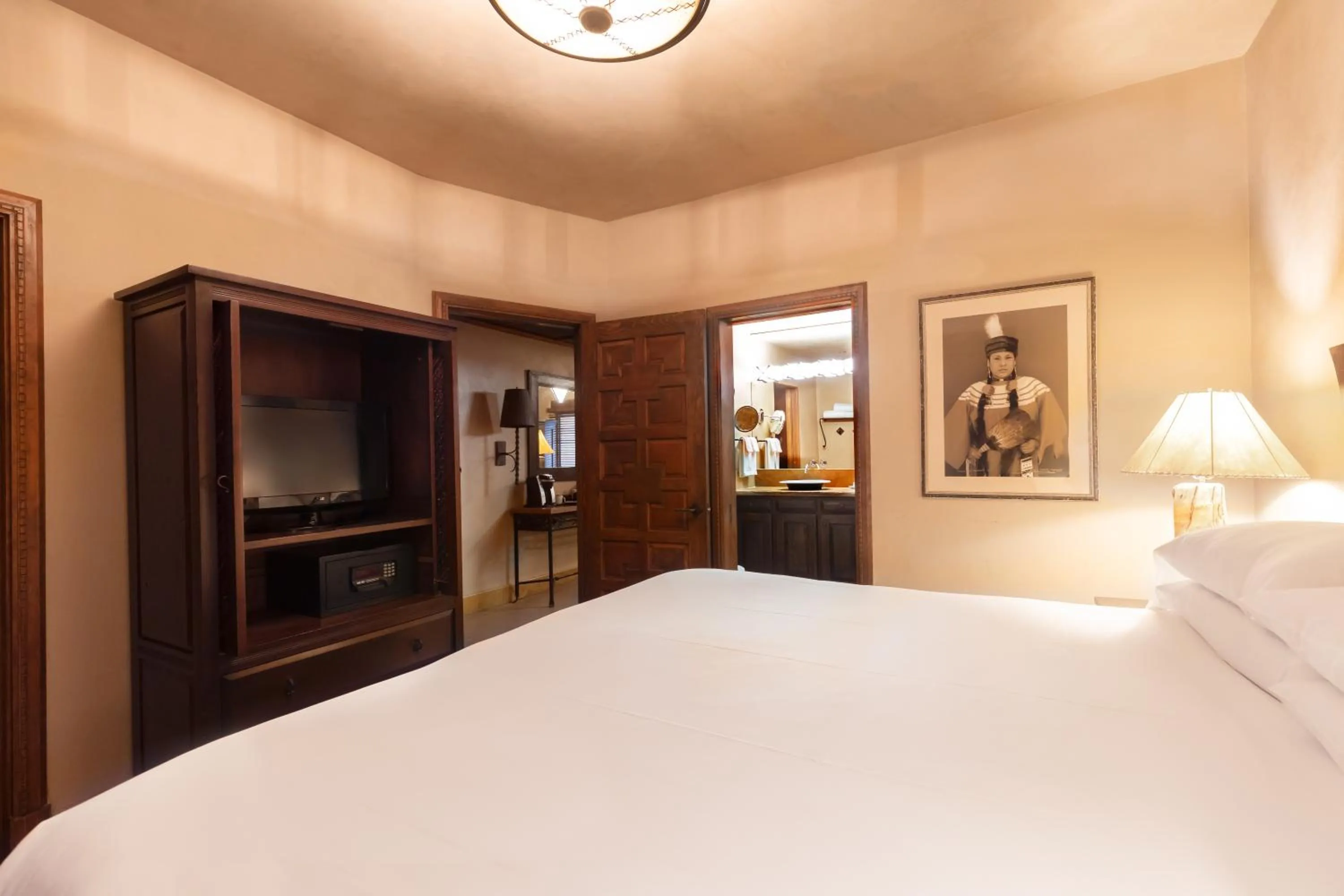 Bed in El Monte Sagrado Resort & Spa