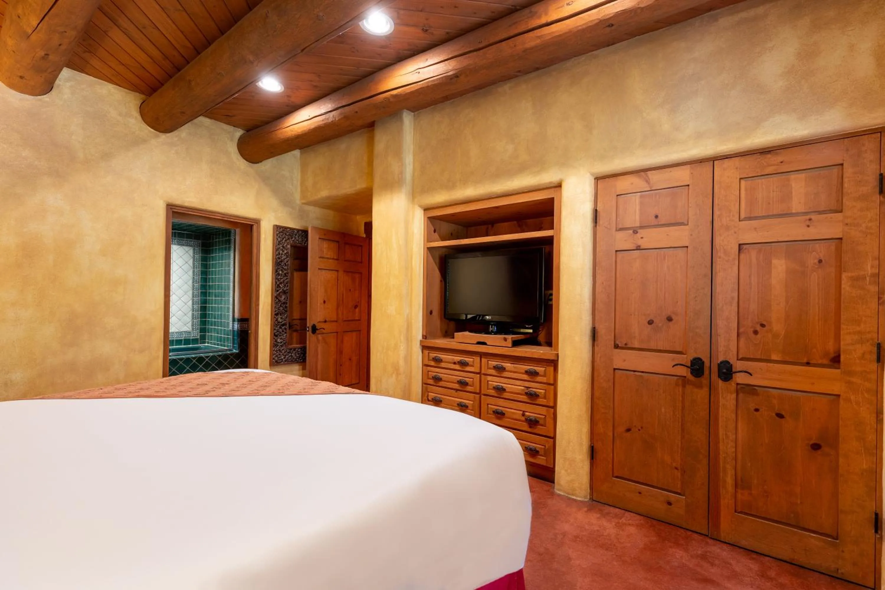 Bed in El Monte Sagrado Resort & Spa