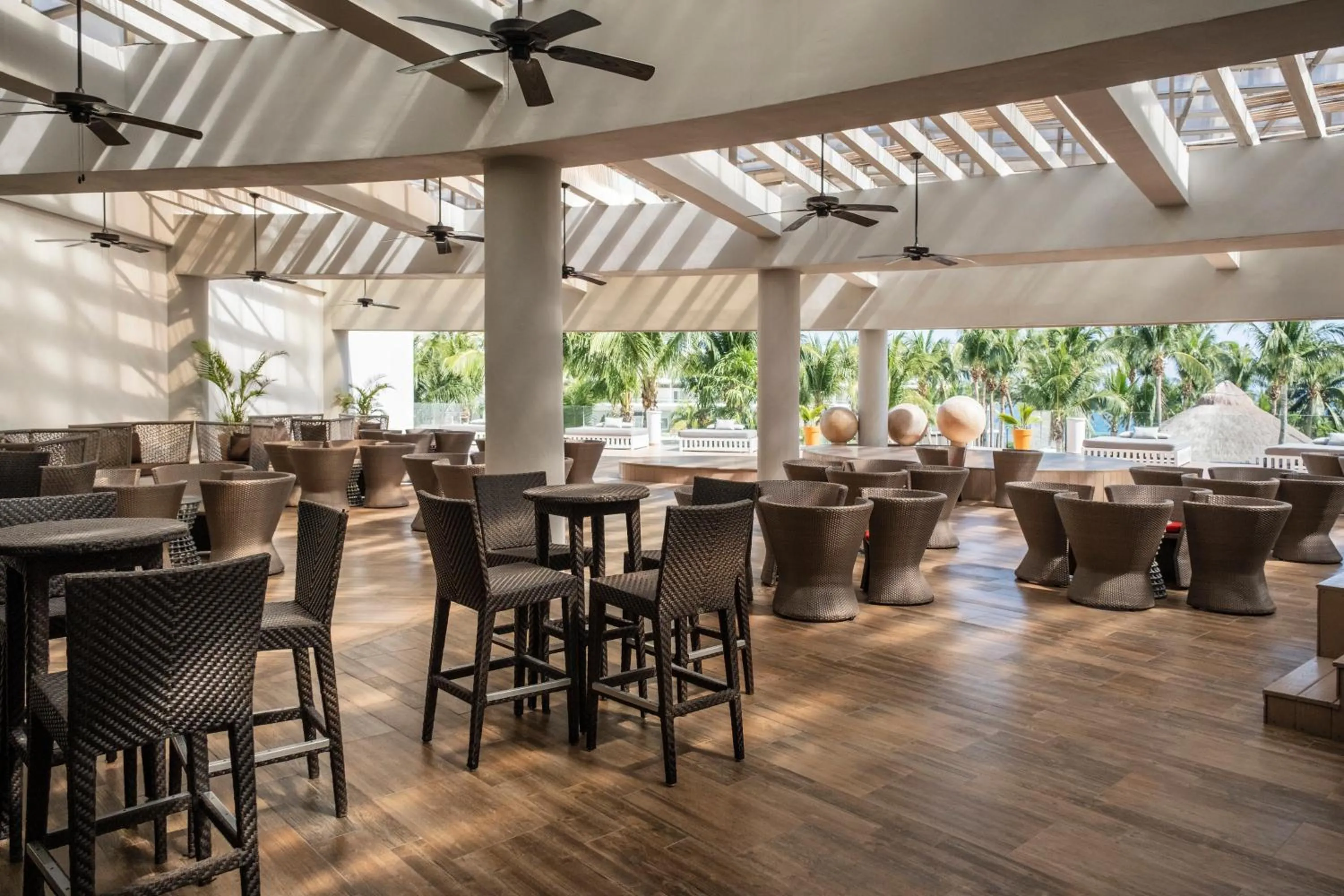 Lounge or bar in Iberostar Selection Riviera Cancun - All Inclusive