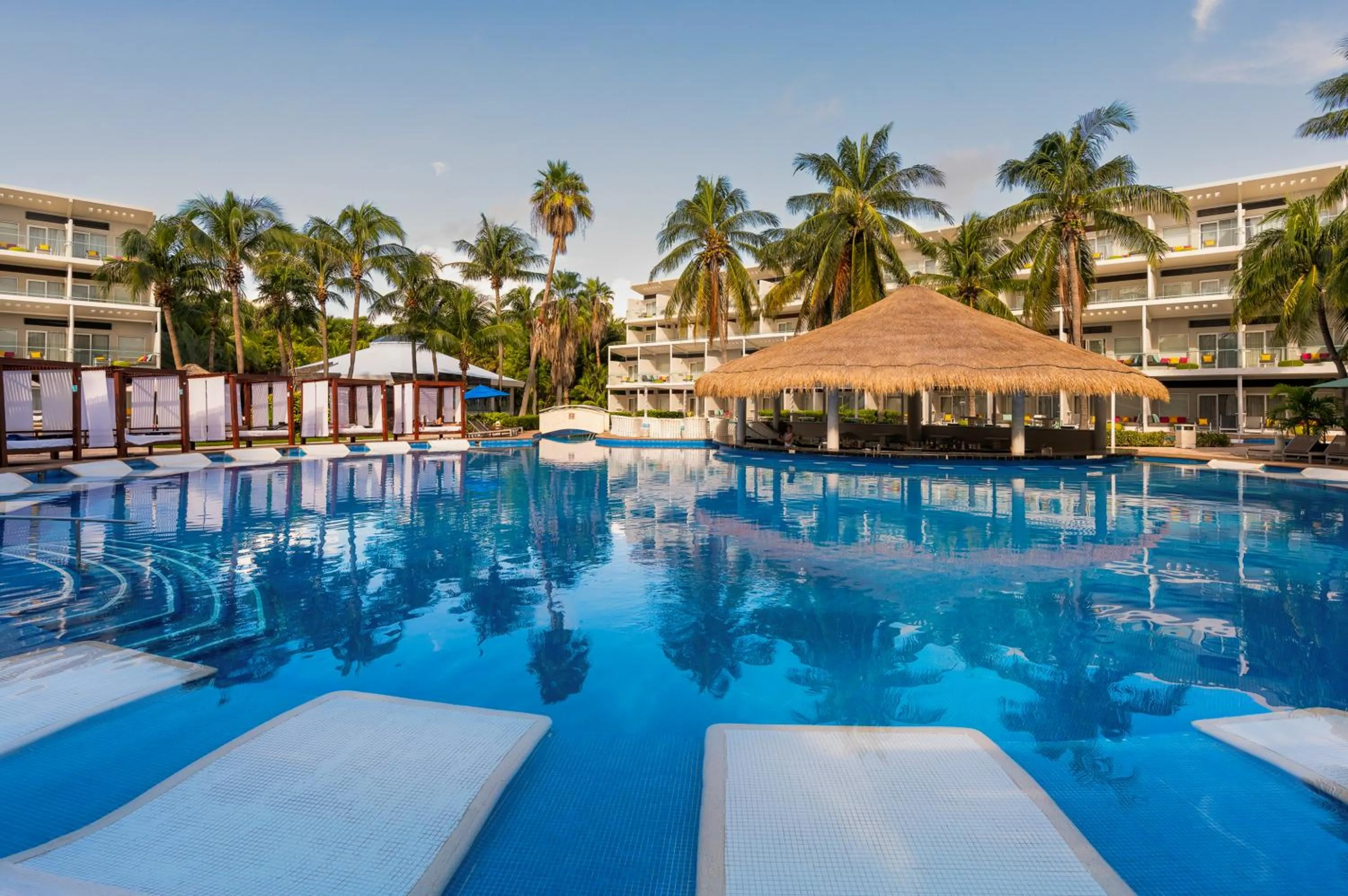 Lounge or bar in Iberostar Selection Riviera Cancun - All Inclusive