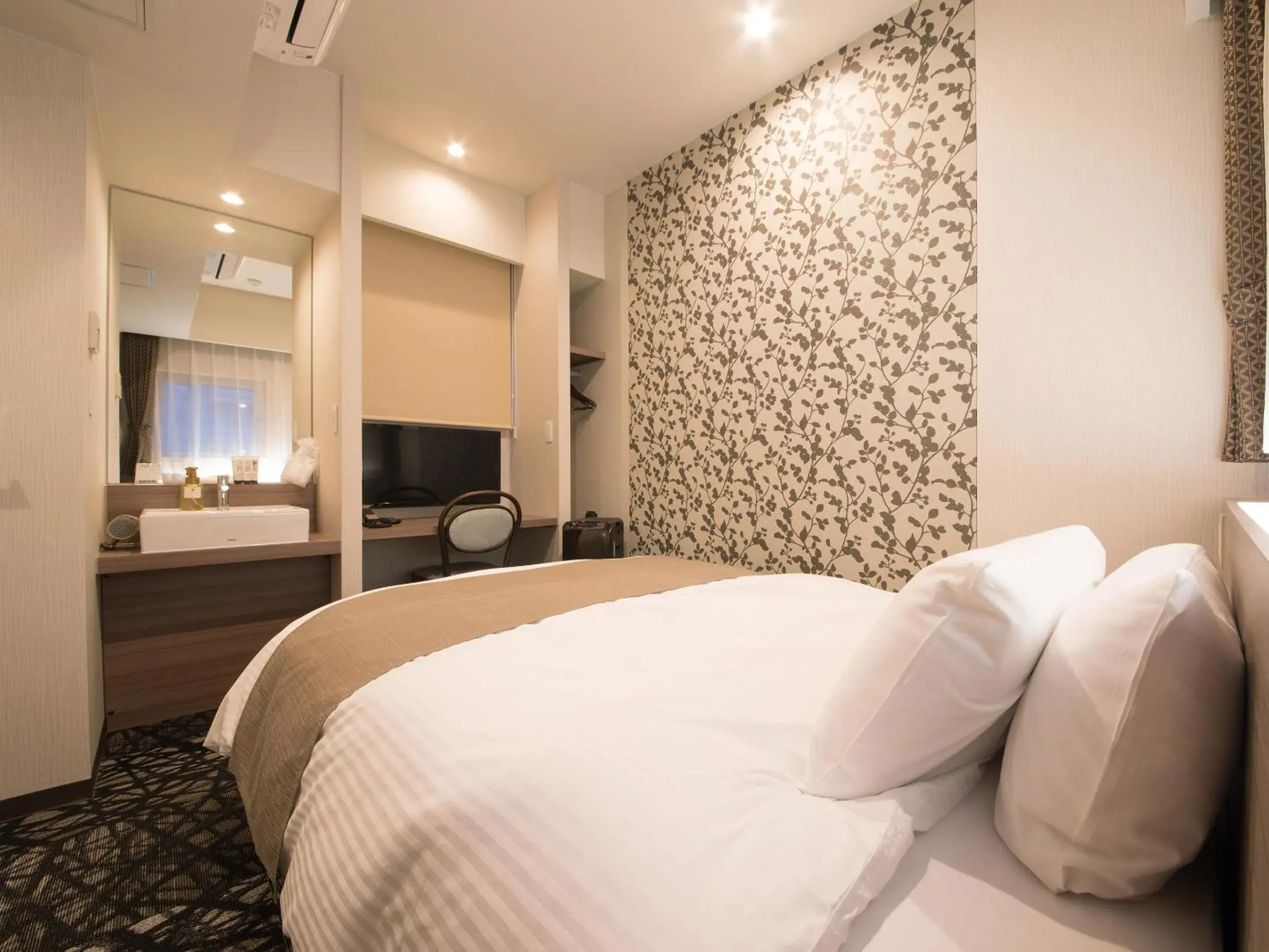Photo of the whole room, Bed in S.Training Center Hotel Osaka Photo of the whole room, Bed in S.Training Center Hotel Osaka