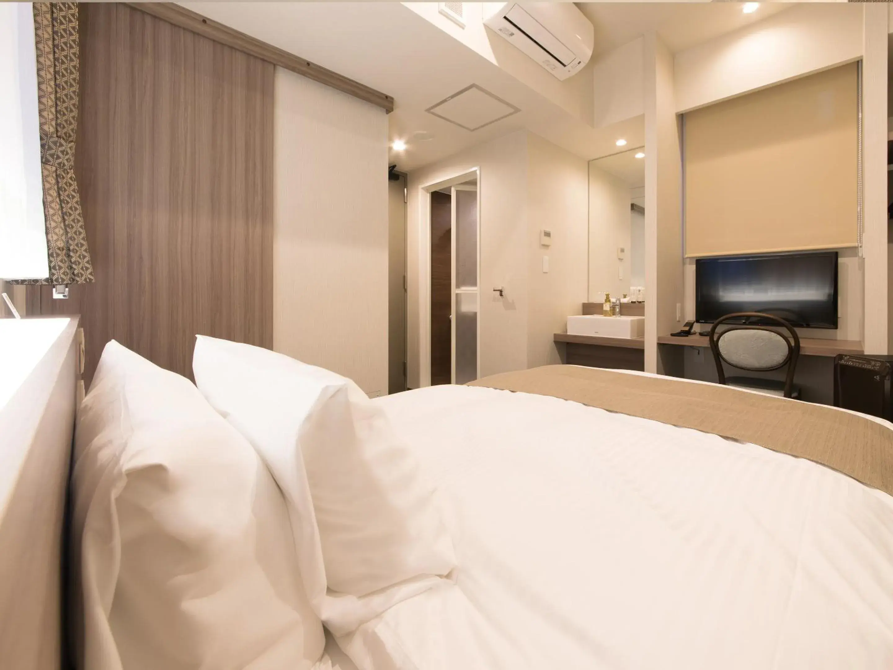 Photo of the whole room, Bed in S.Training Center Hotel Osaka Photo of the whole room, Bed in S.Training Center Hotel Osaka