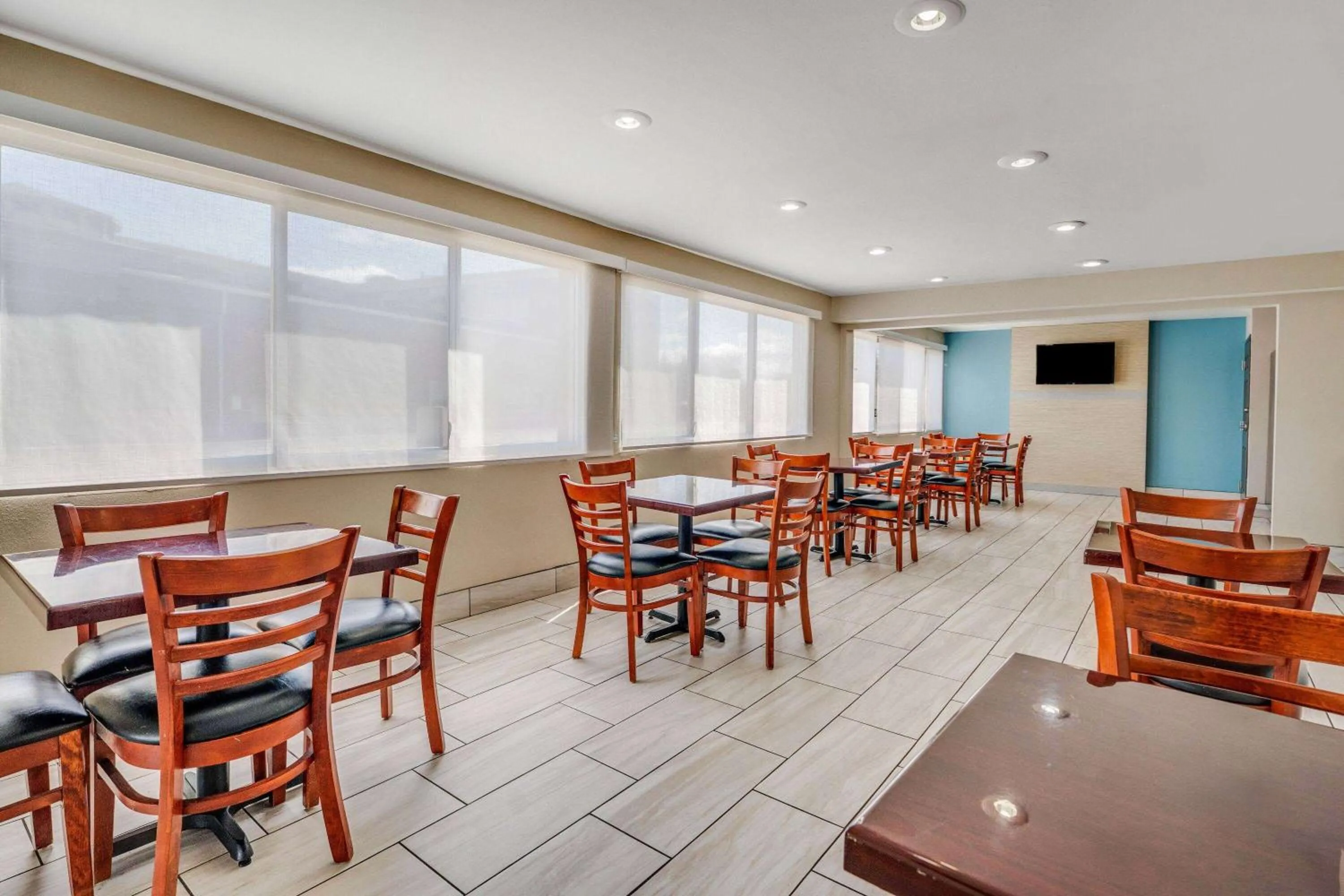 Restaurant/places to eat in Days Inn by Wyndham Albany SUNY
