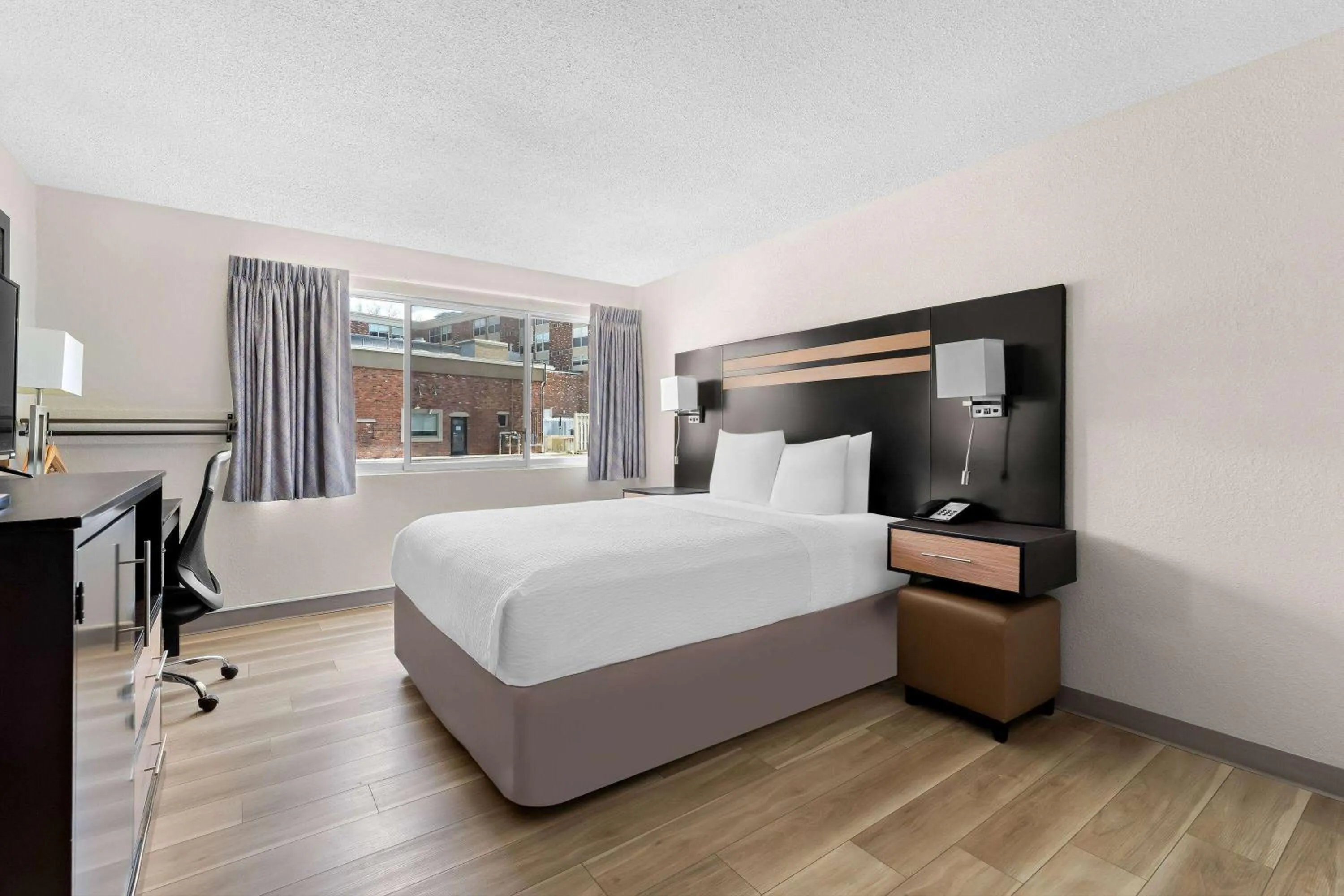 Bed in Days Inn by Wyndham Albany SUNY