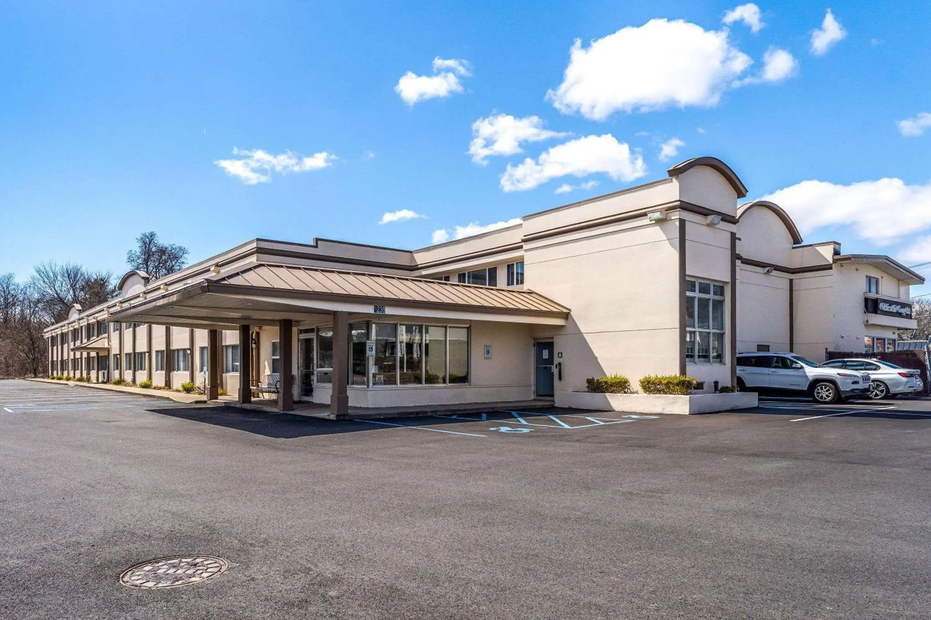 Property building in Days Inn by Wyndham Albany SUNY Property building in Days Inn by Wyndham Albany SUNY