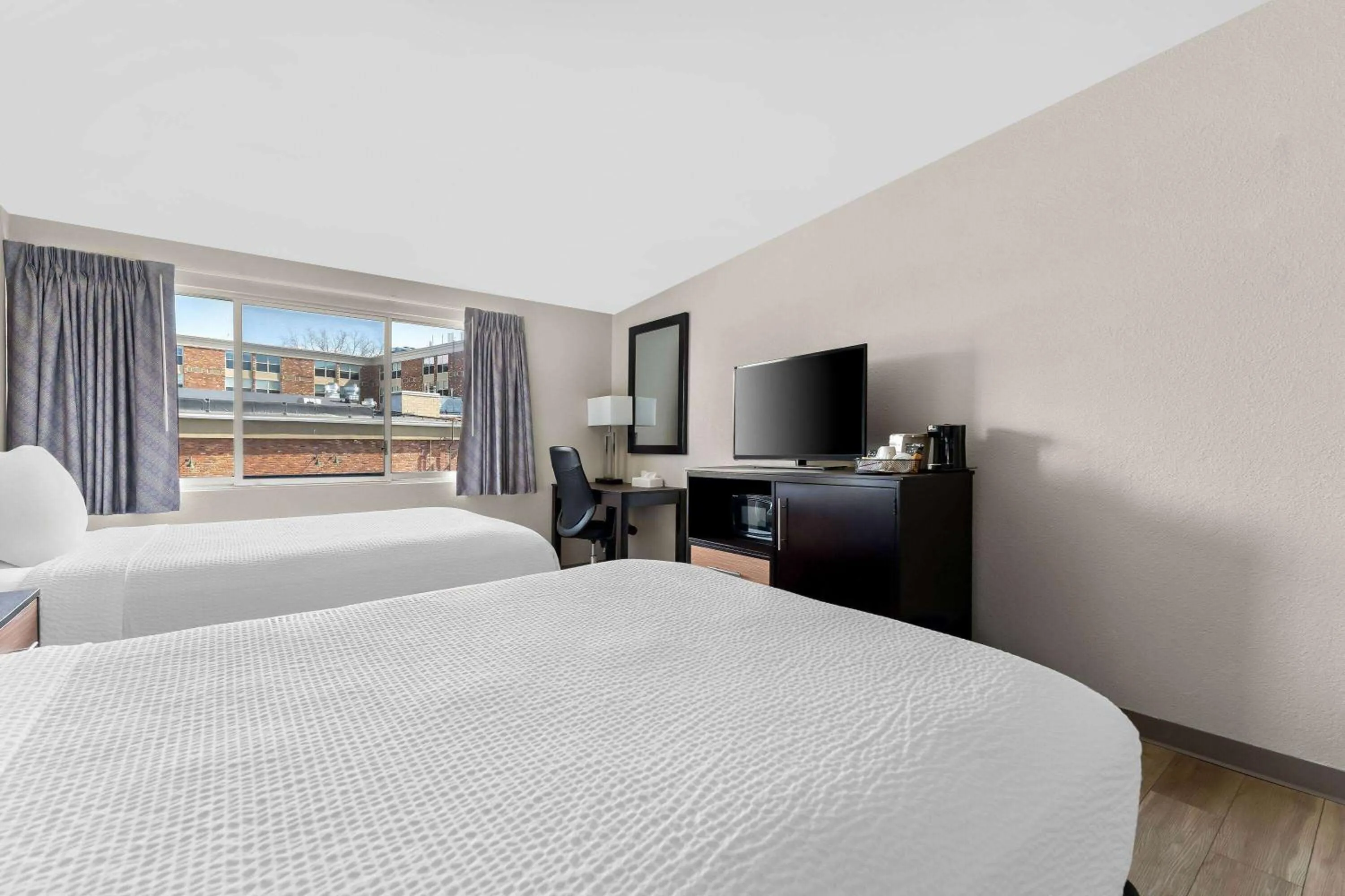 Bed in Days Inn by Wyndham Albany SUNY