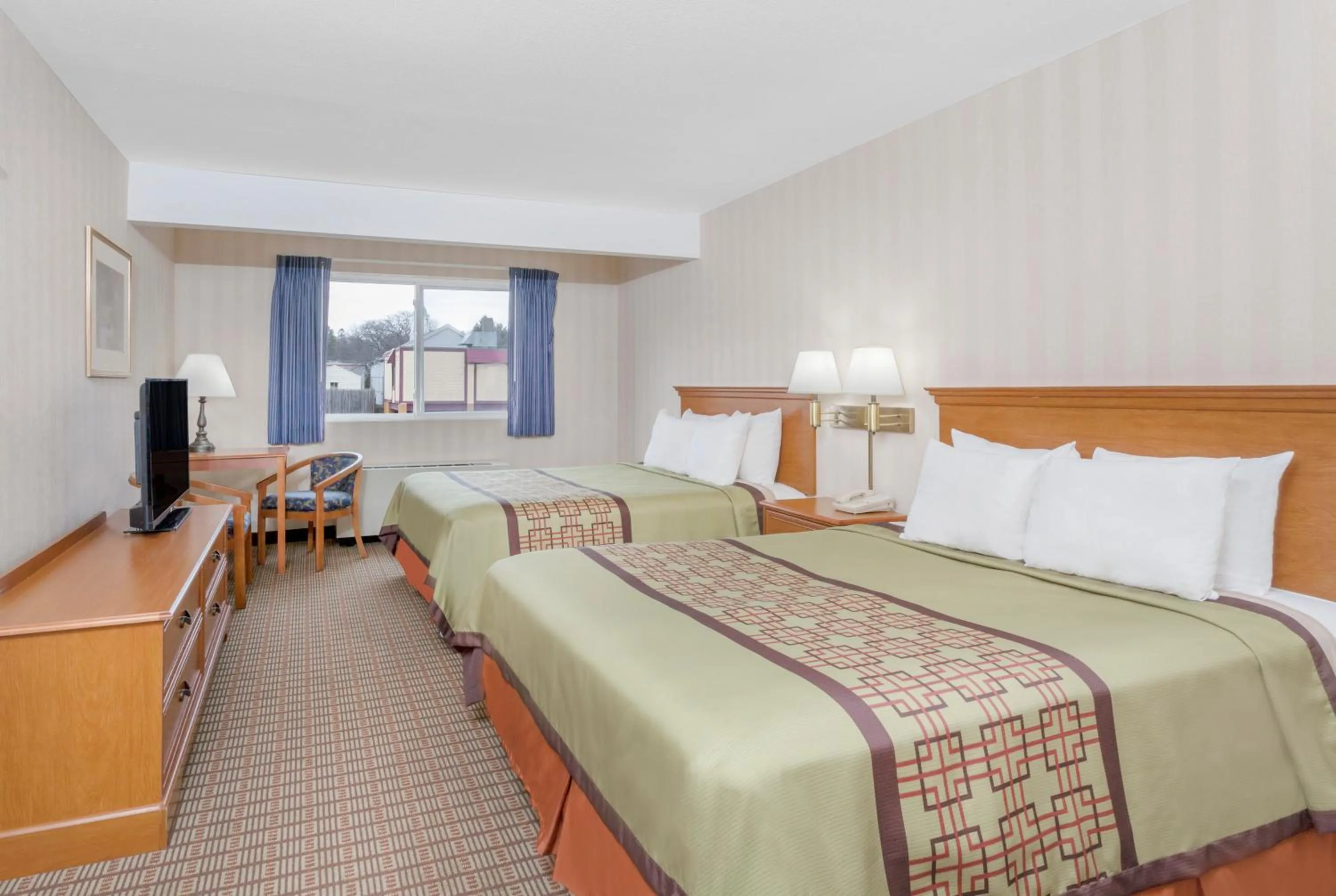 Bed in Days Inn by Wyndham Albany SUNY