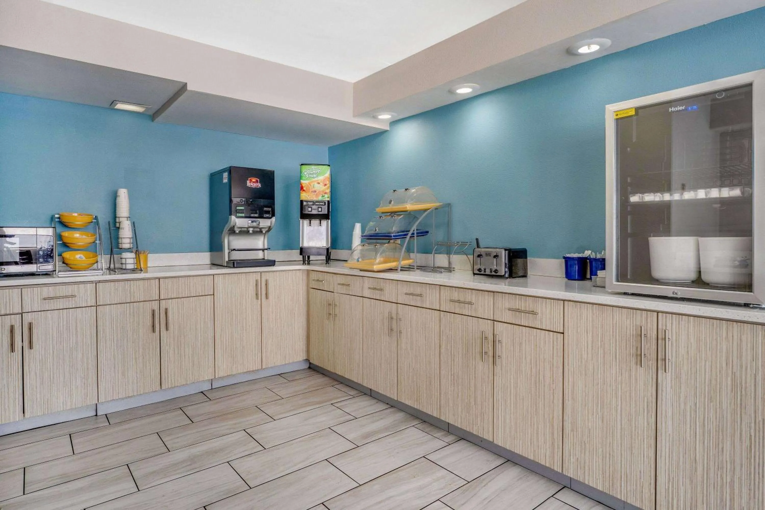 Restaurant/places to eat in Days Inn by Wyndham Albany SUNY