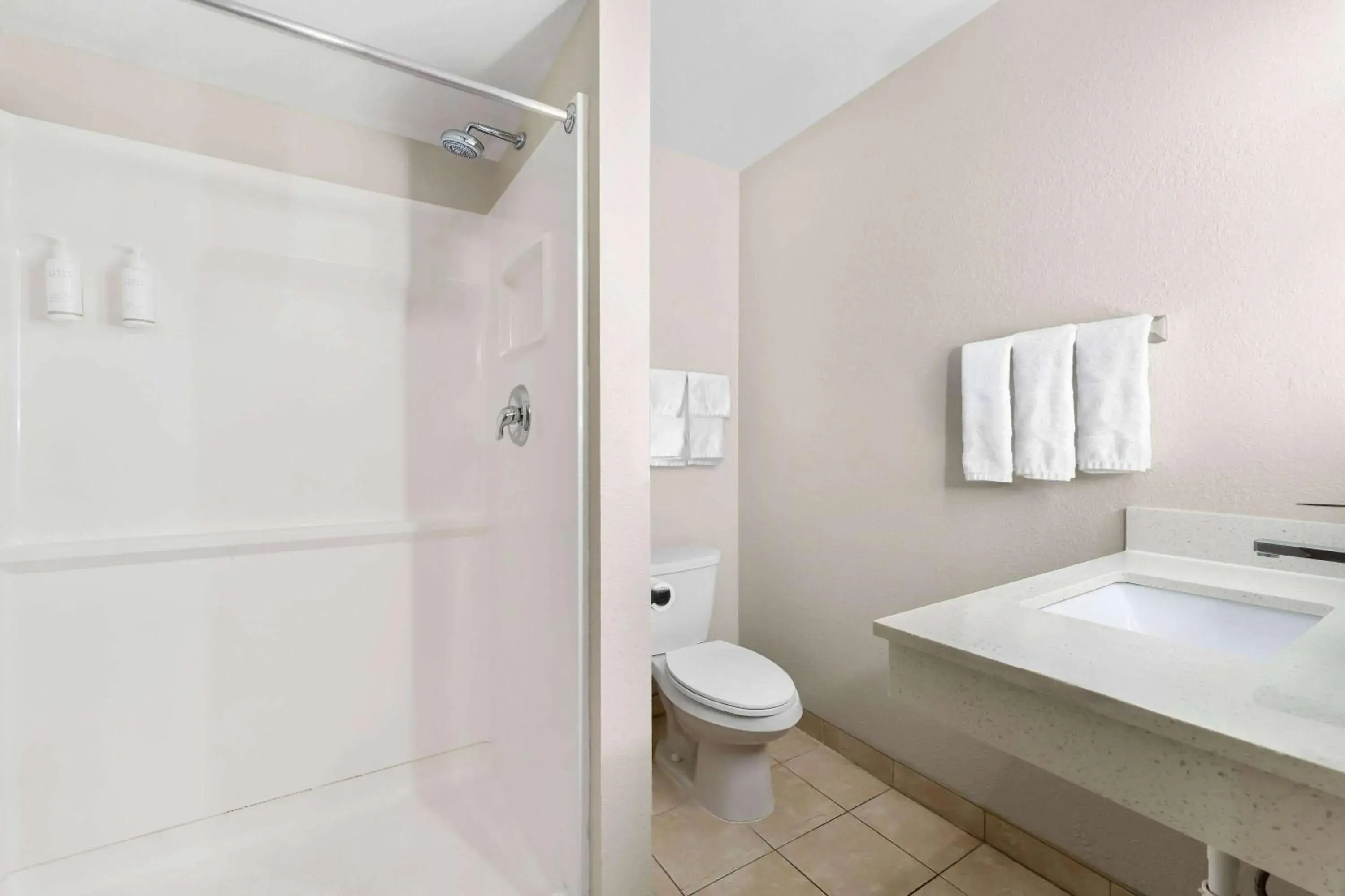Bathroom in Days Inn by Wyndham Albany SUNY Bathroom in Days Inn by Wyndham Albany SUNY
