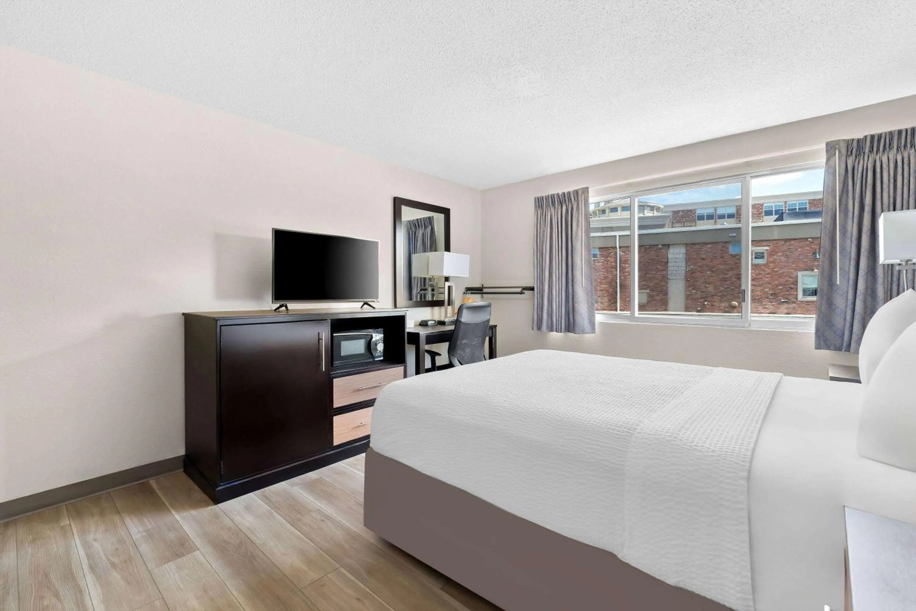 Bed in Days Inn by Wyndham Albany SUNY