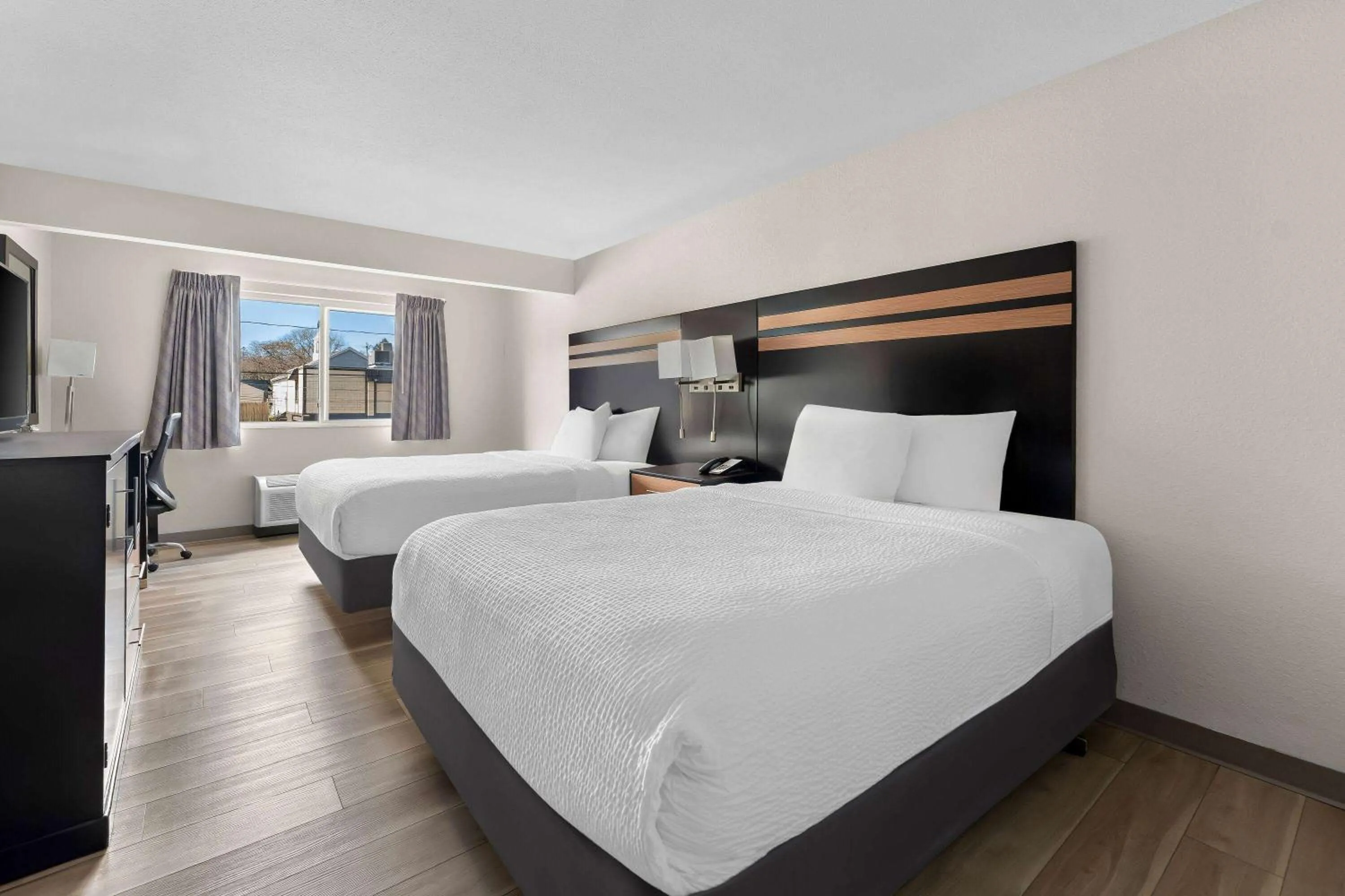 Bed in Days Inn by Wyndham Albany SUNY