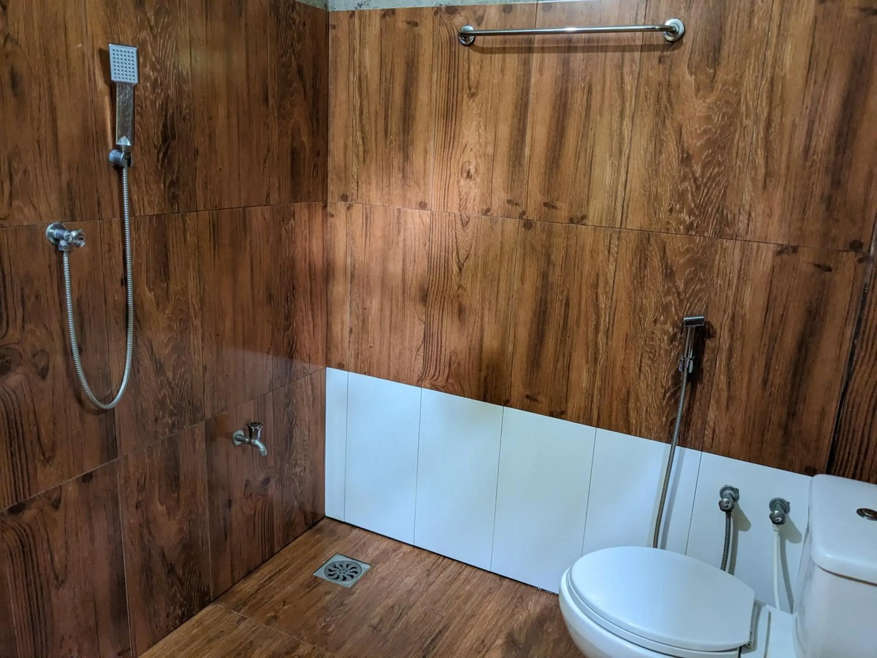 Quadruple Room with Private Bathroom in Afenta Motel- Mihintale Quadruple Room with Private Bathroom in Afenta Motel- Mihintale