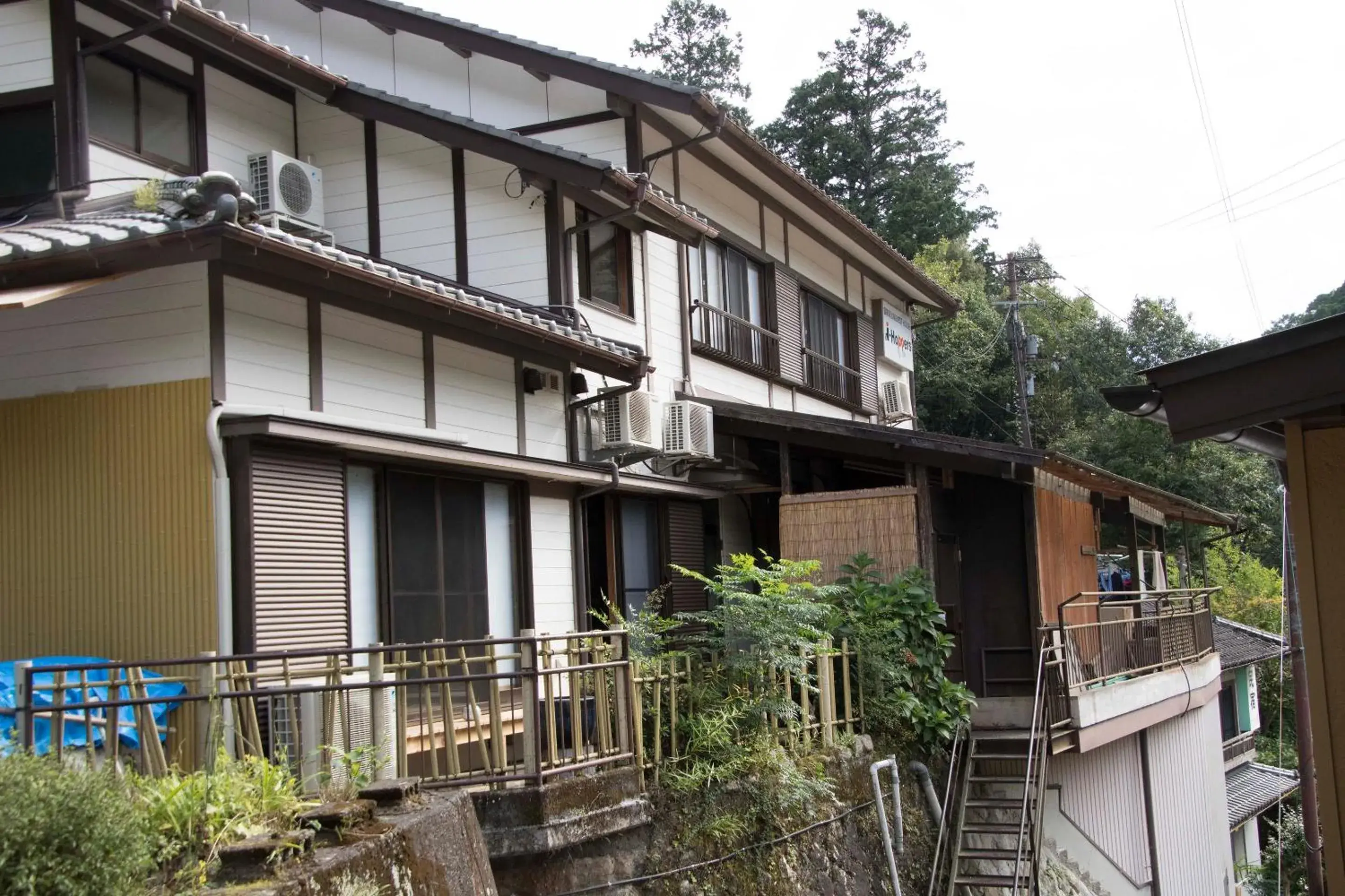 Property building in J-Hoppers Kumano Yunomine Guesthouse Property building in J-Hoppers Kumano Yunomine Guesthouse