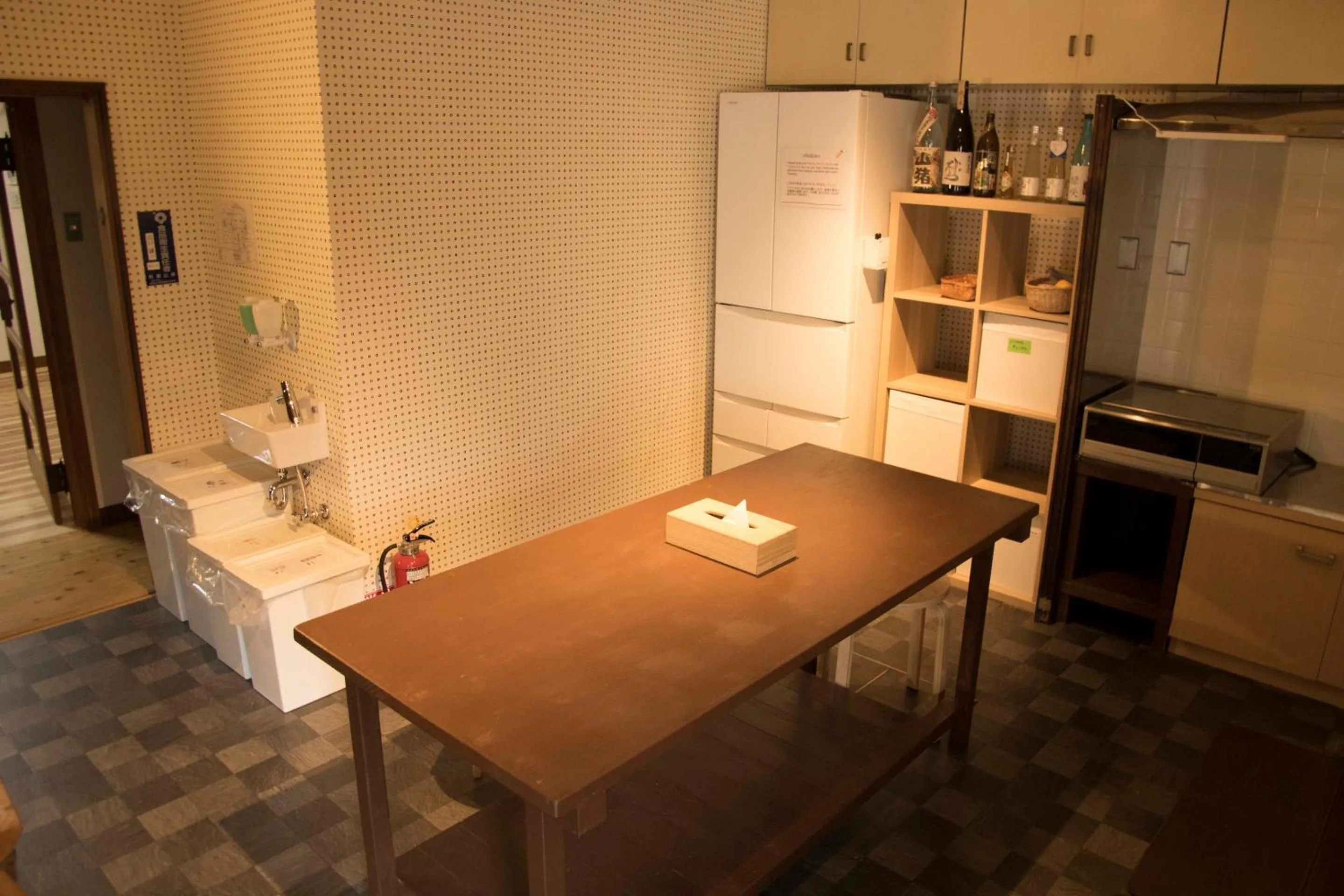 Communal kitchen in J-Hoppers Kumano Yunomine Guesthouse