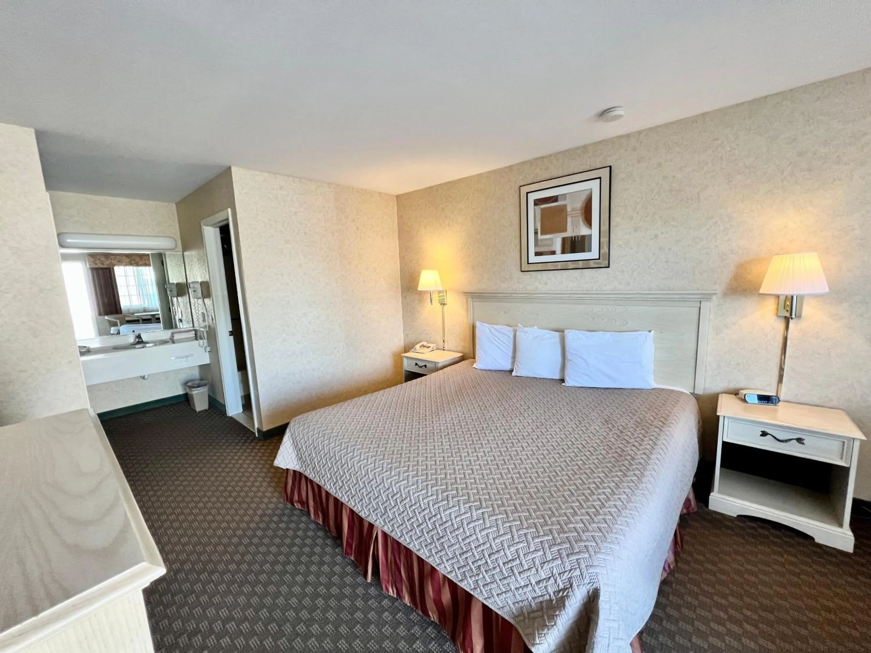 Photo of the whole room, Bed in Court Plaza Inn & Suites of Mackinaw